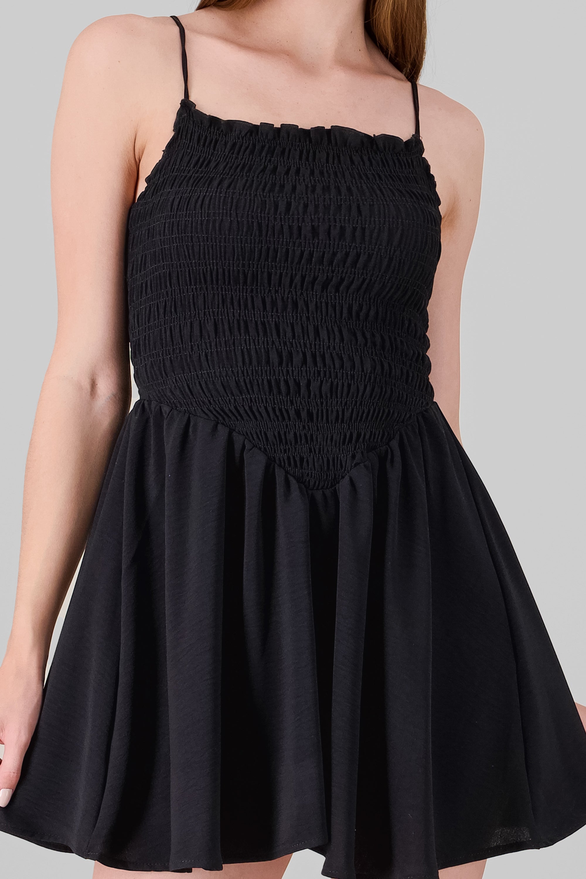 Vestido mini tirantes detalle smock NEGRO