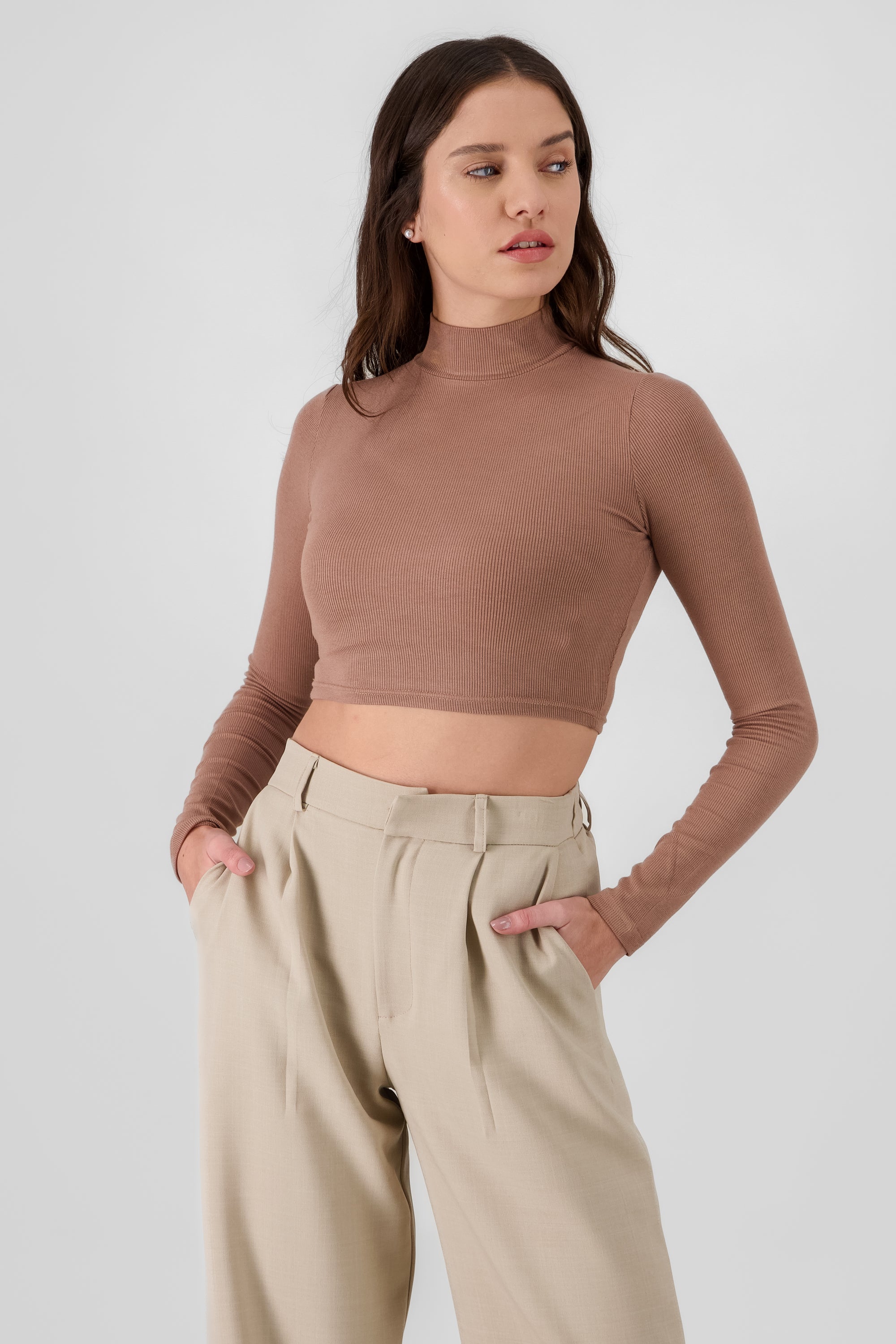 Top de cuello alto con textura liso KHAKI