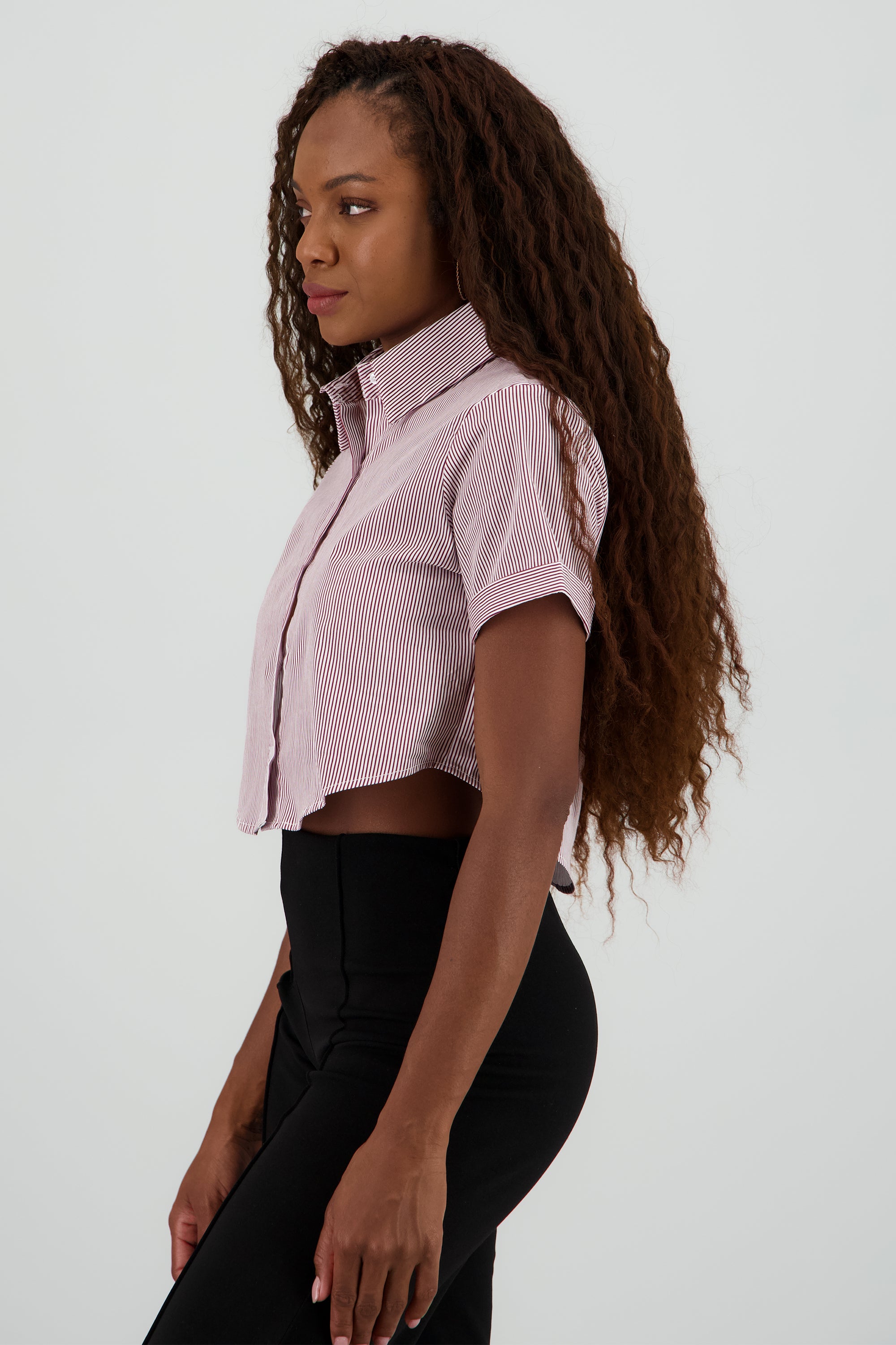 Camisa crop manga corta CIRUELA