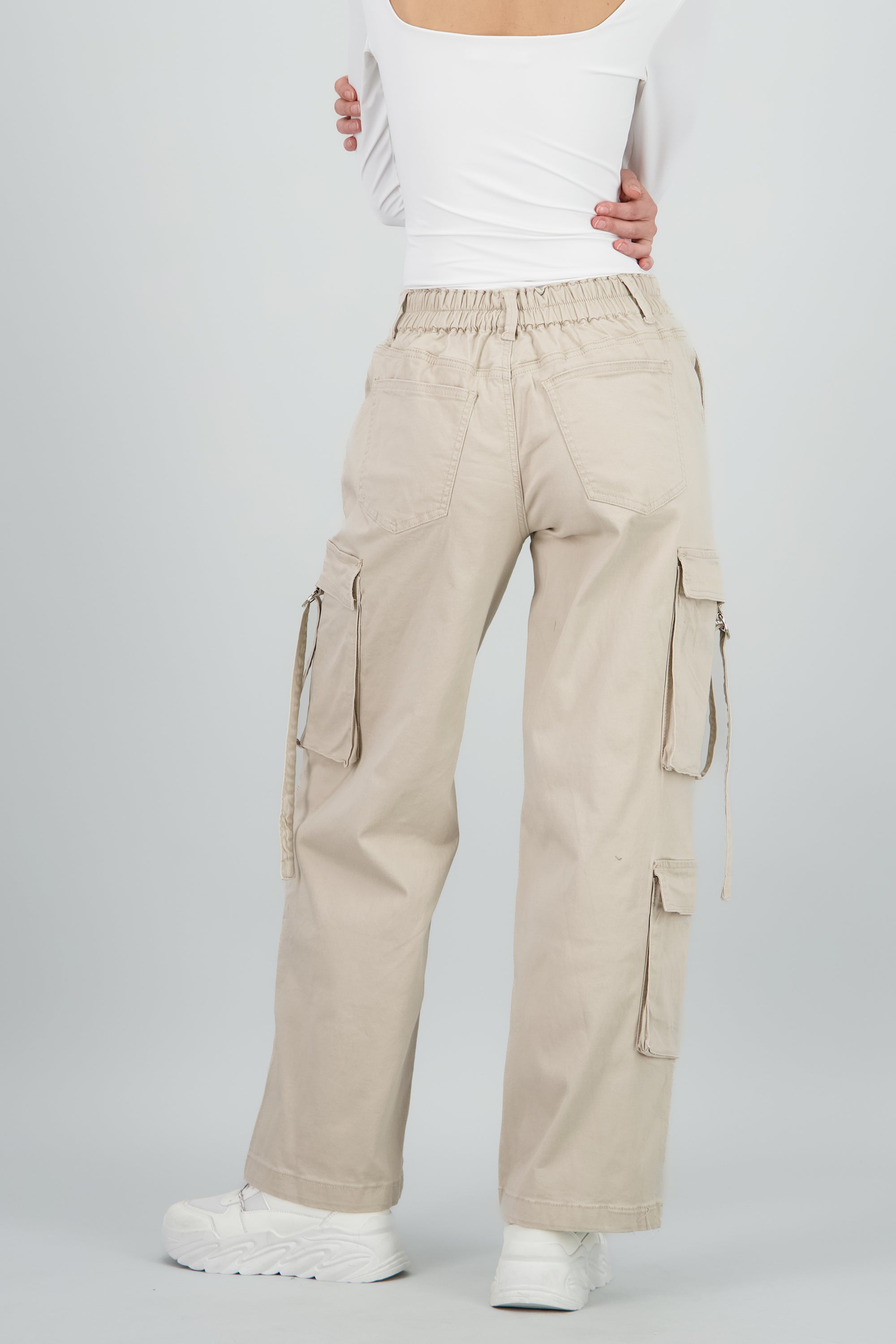 Pantalón cargo con jaretas HUESO