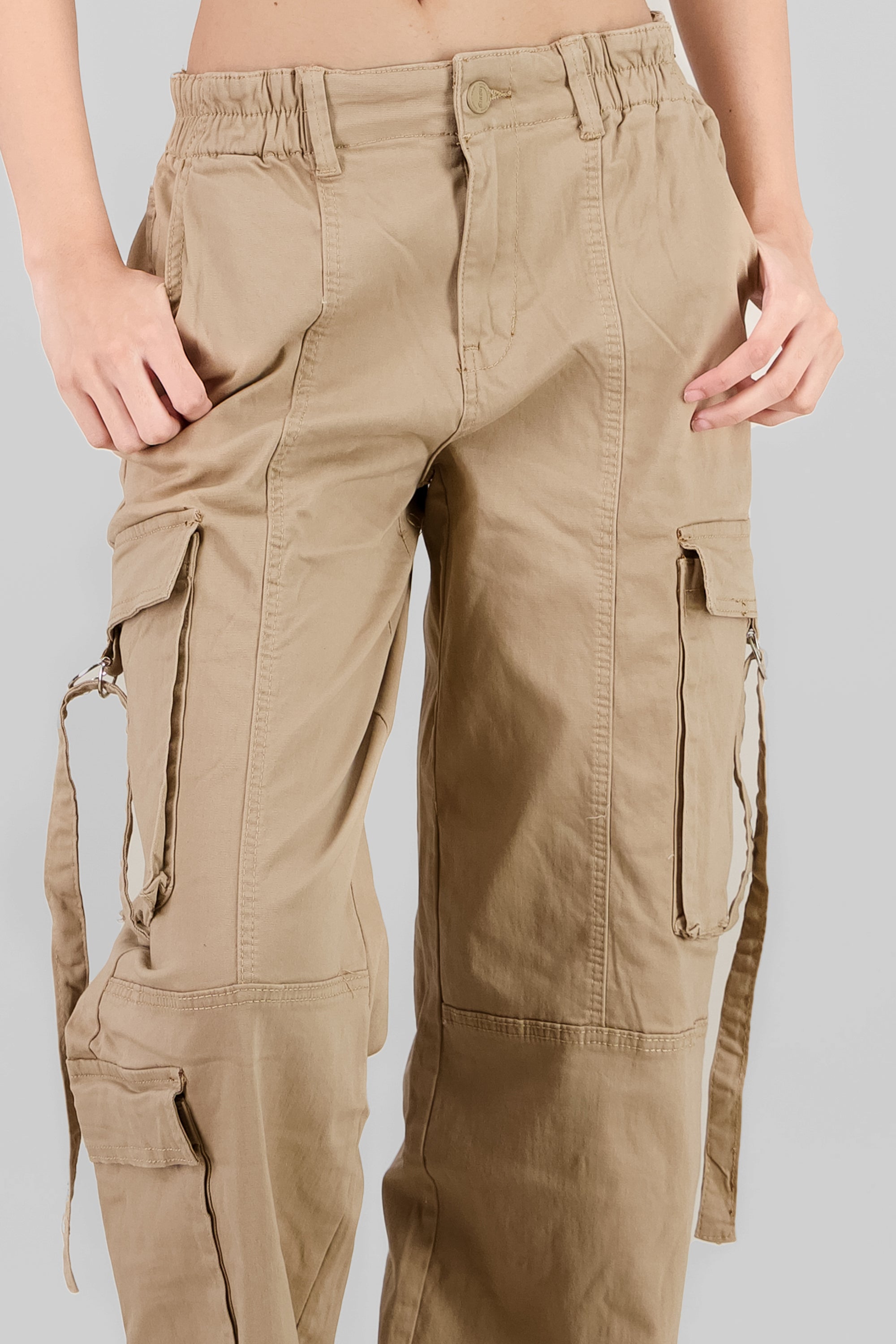 Pantalón cargo con jaretas KHAKI