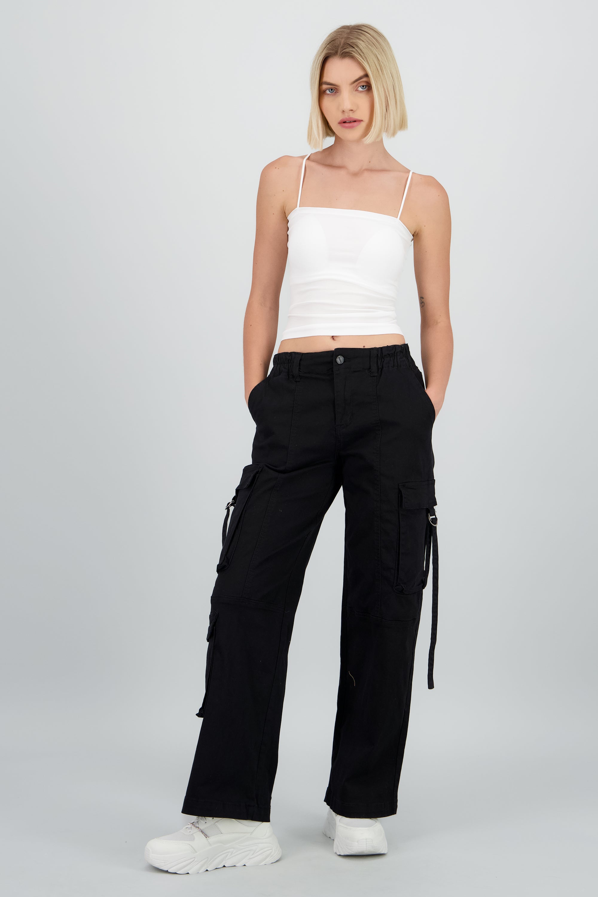 Pantalón cargo con jaretas NEGRO
