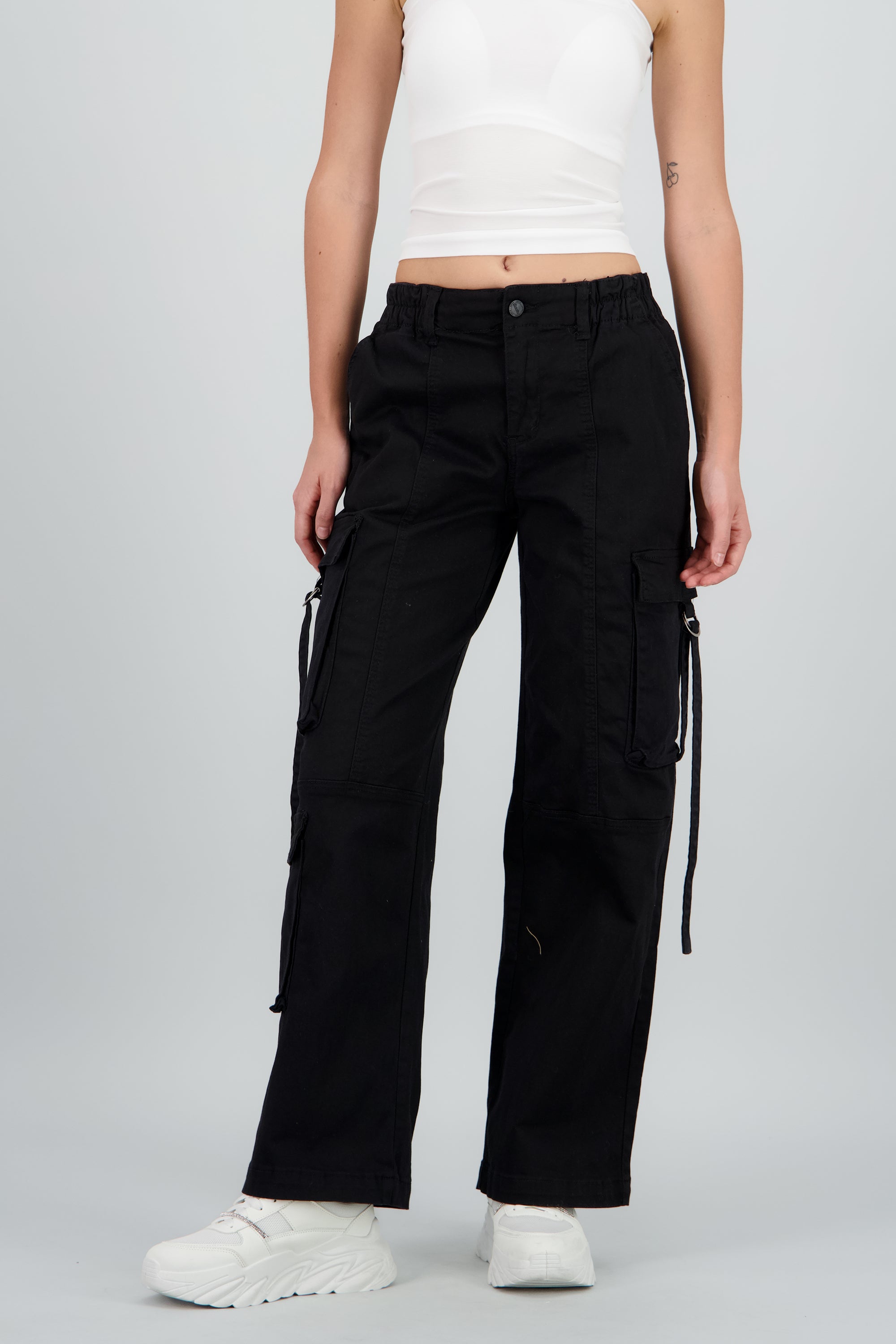 Pantalón cargo con jaretas NEGRO