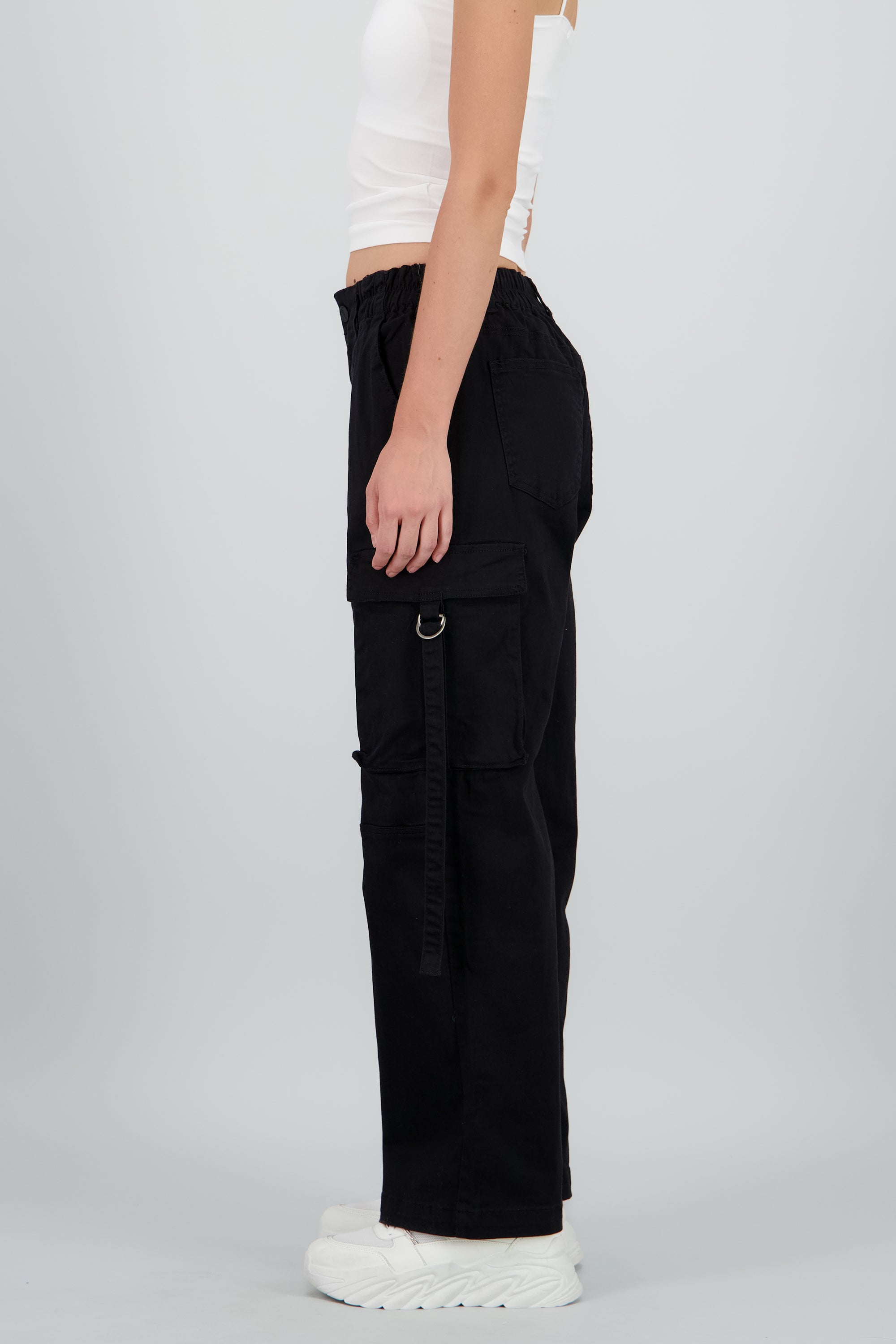 Pantalón cargo con jaretas NEGRO