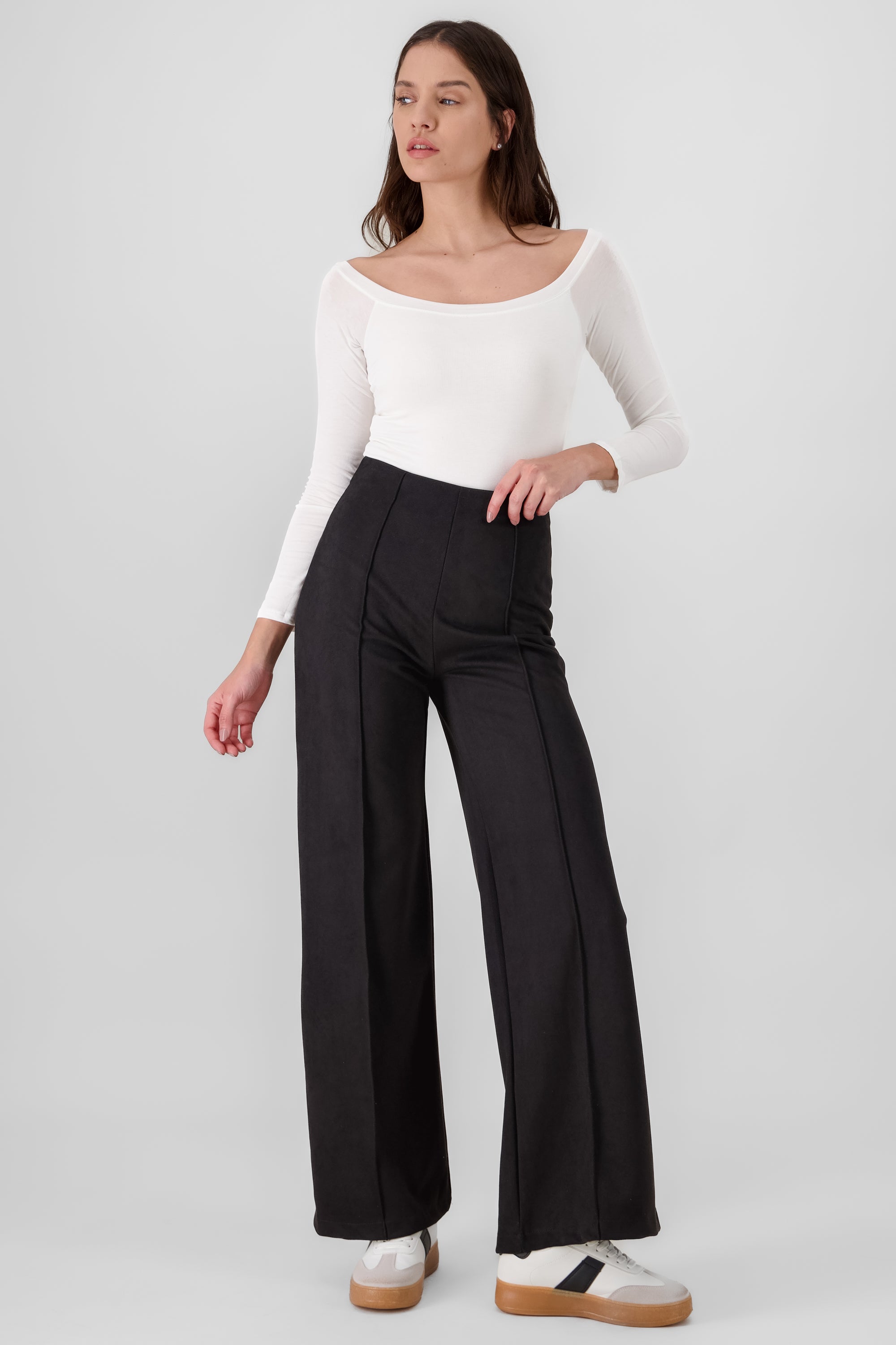 Pantalon detalle costura NEGRO