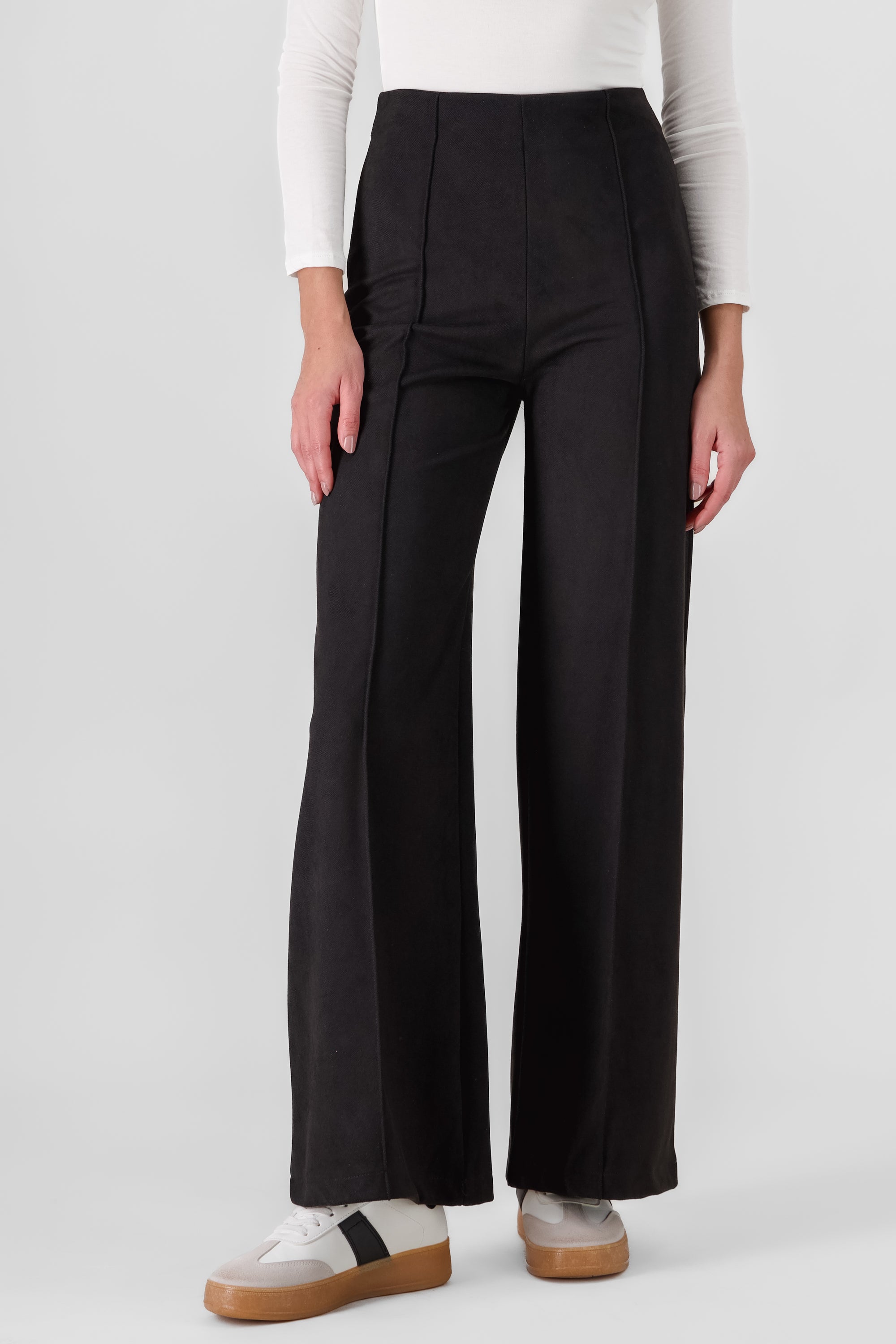 Pantalon detalle costura NEGRO