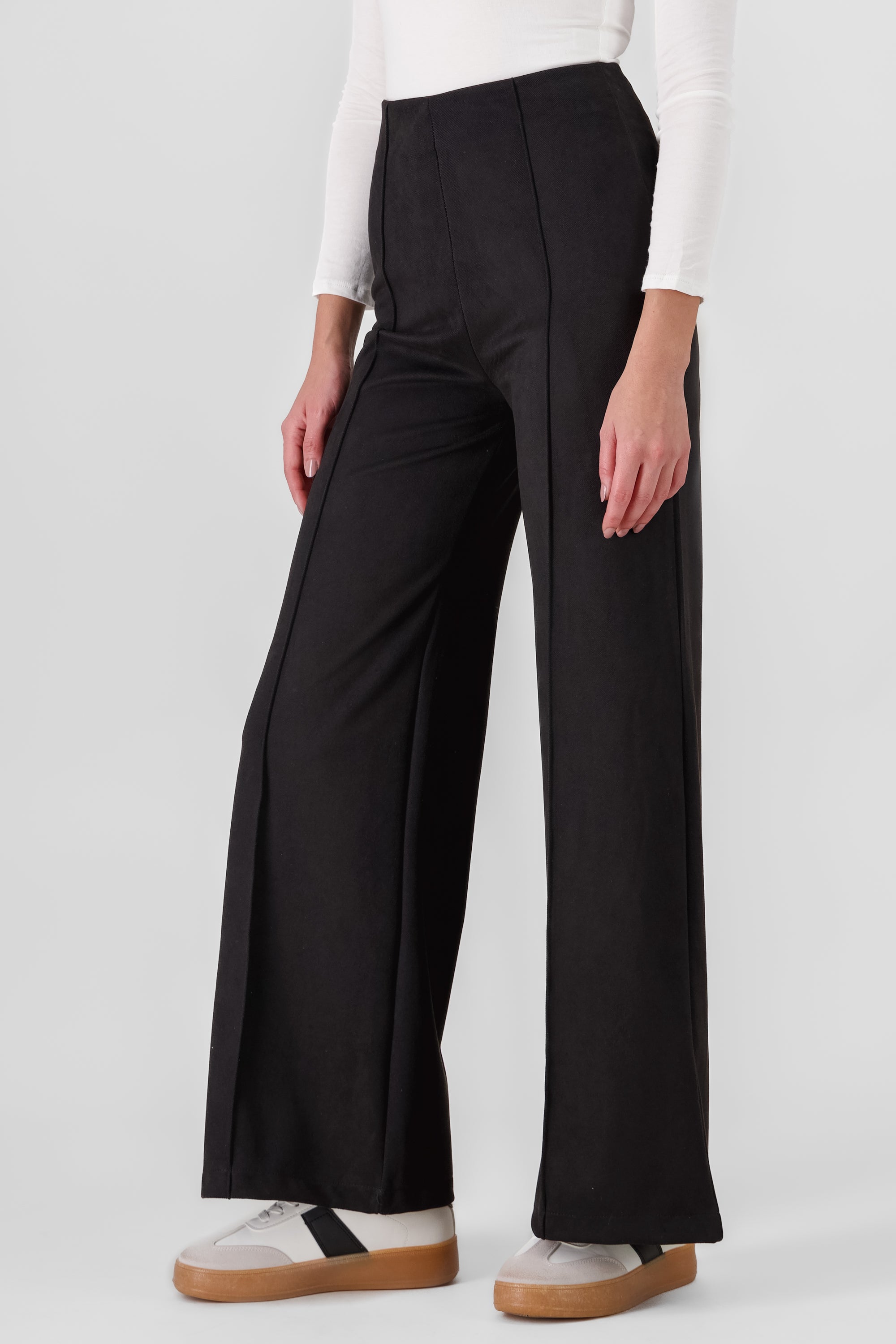 Pantalon detalle costura NEGRO