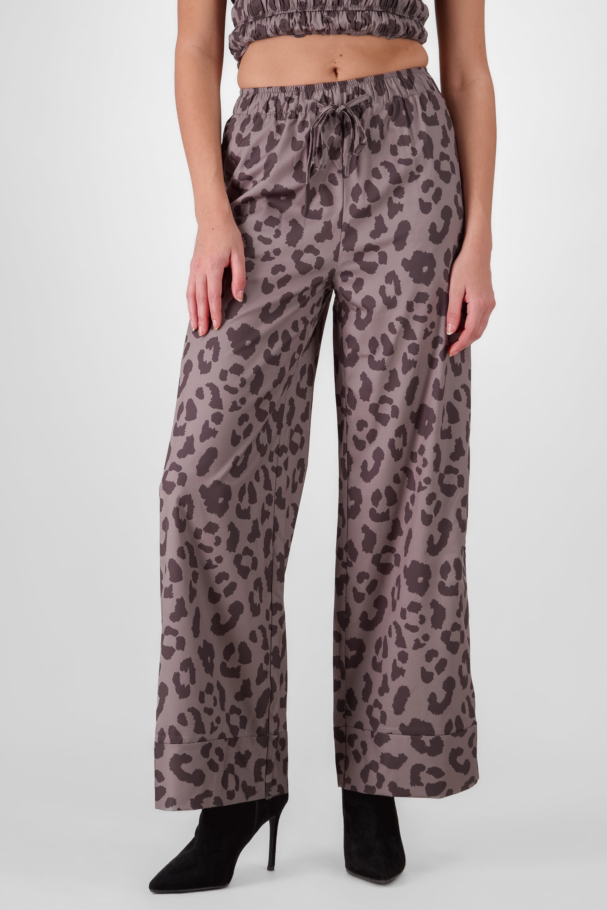 Pantalones amplios animal print GRIS COMBO