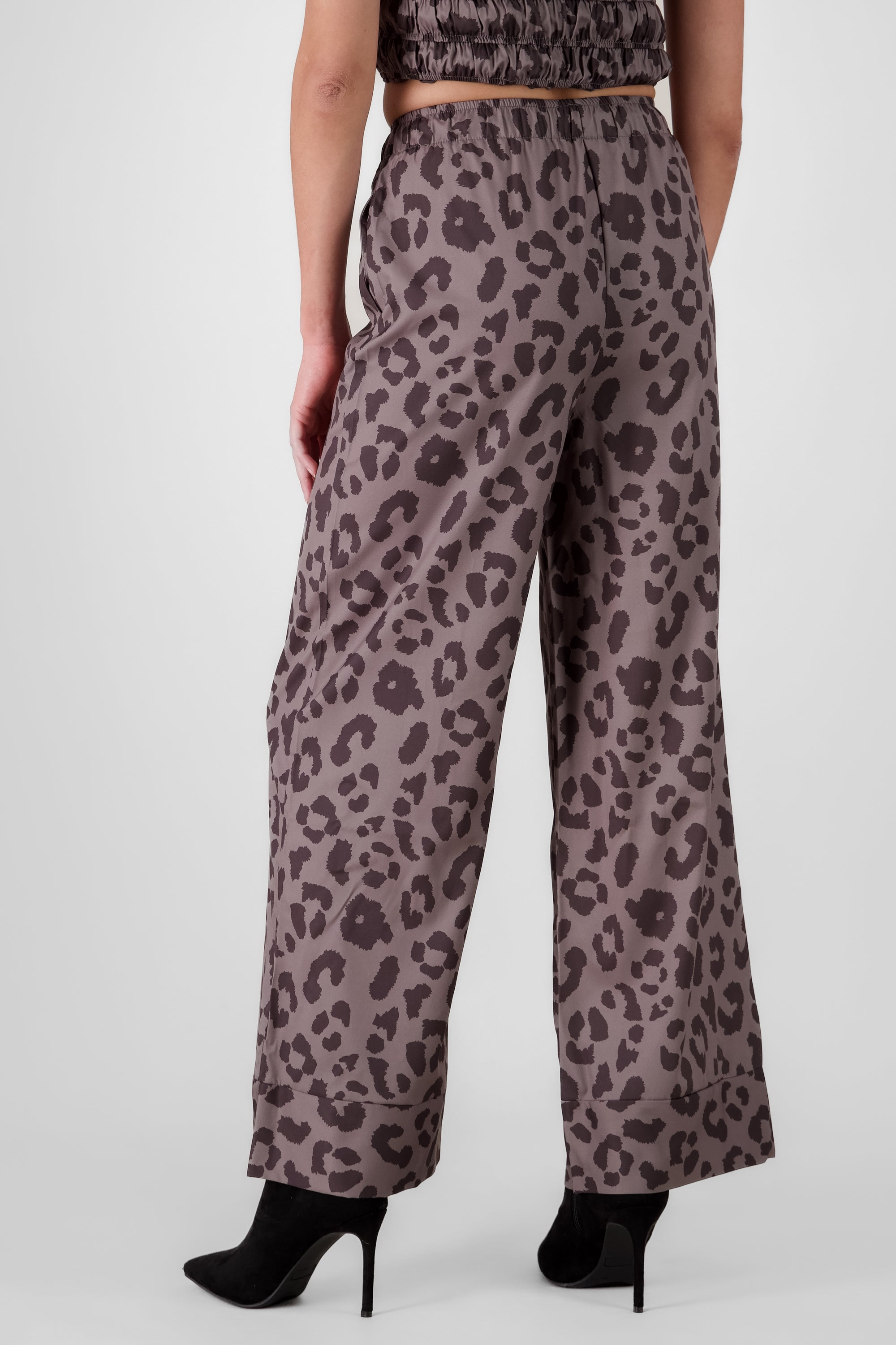 Pantalones amplios animal print GRIS COMBO