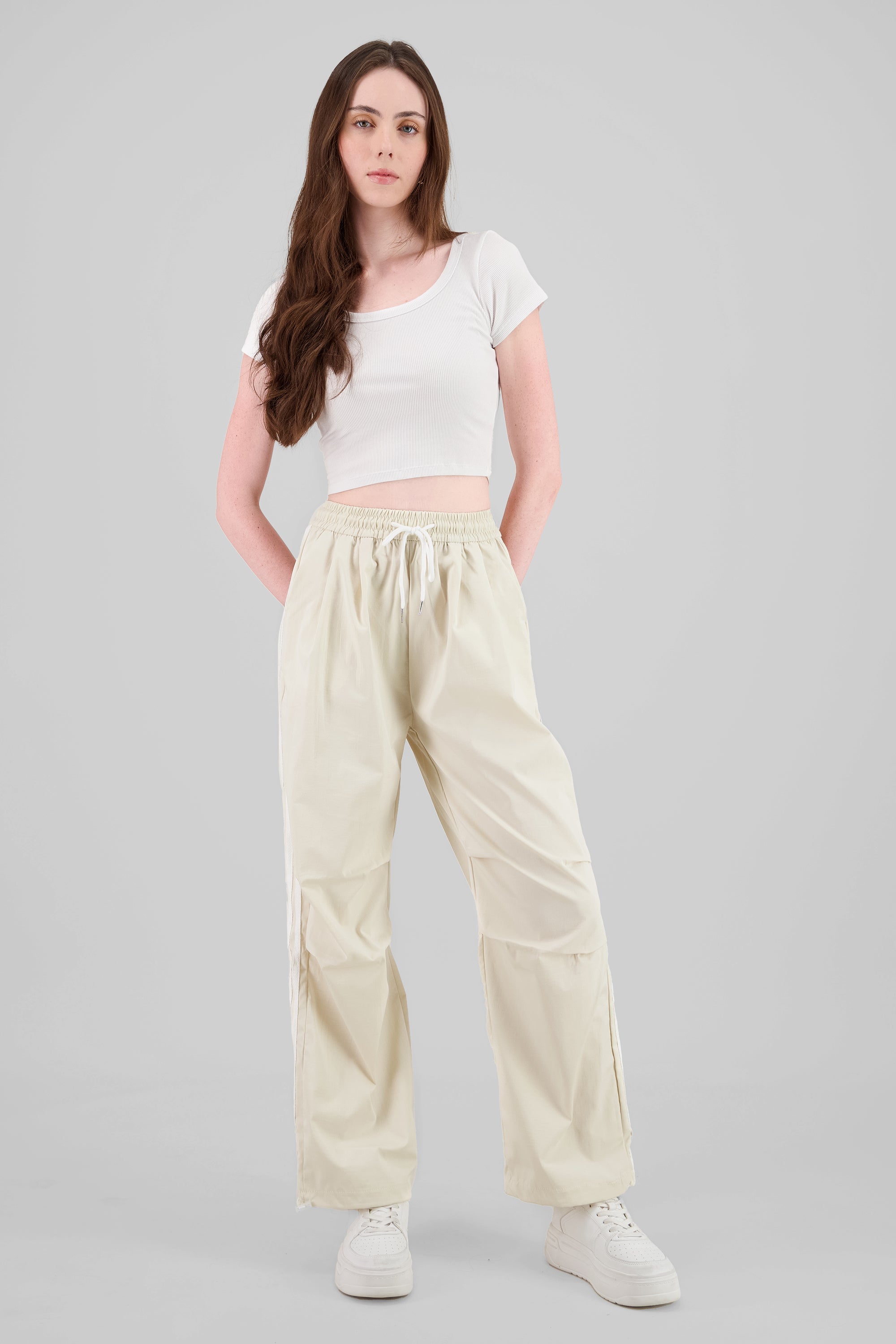 Pantalon parachute rayas HUESO