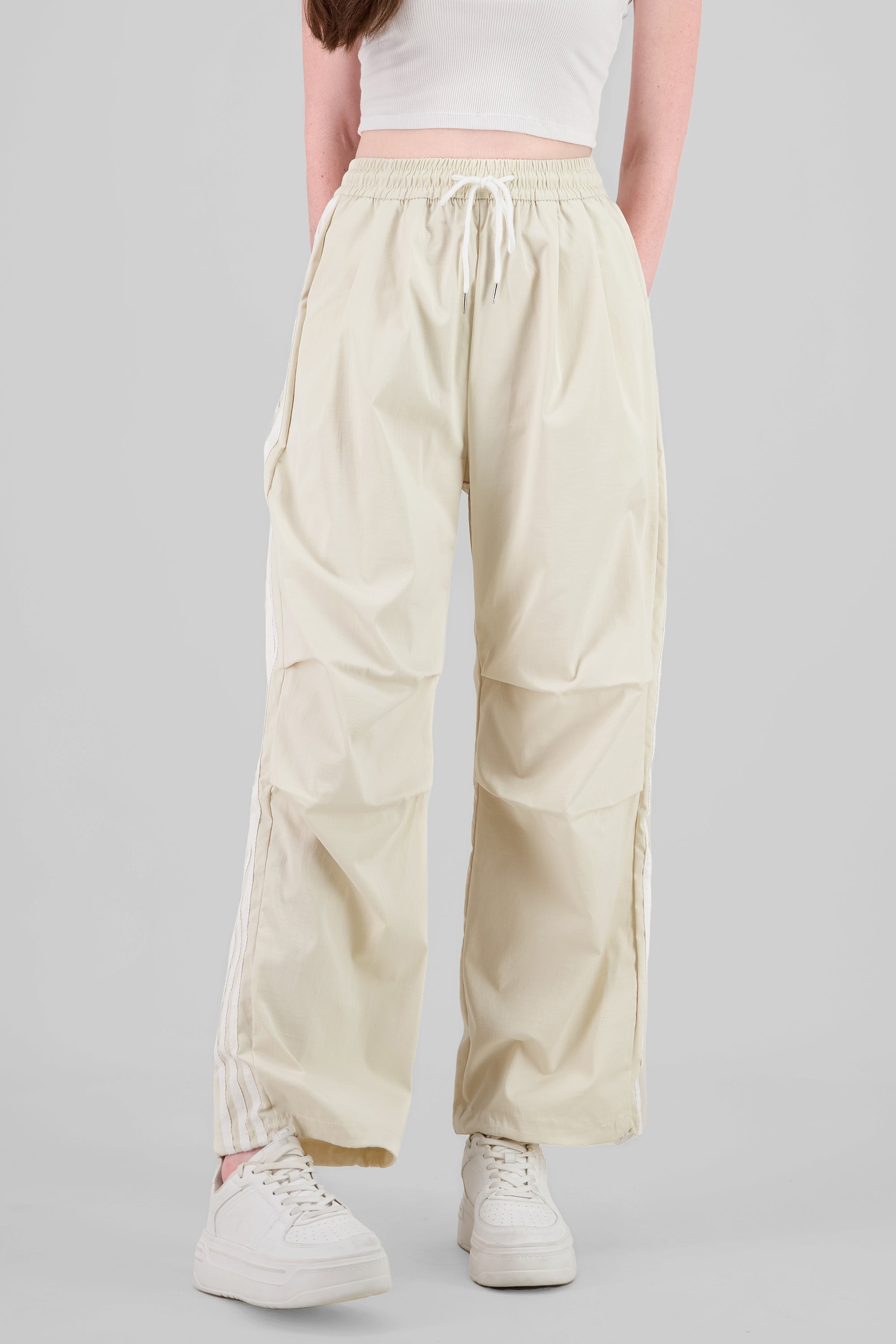 Pantalon parachute rayas HUESO