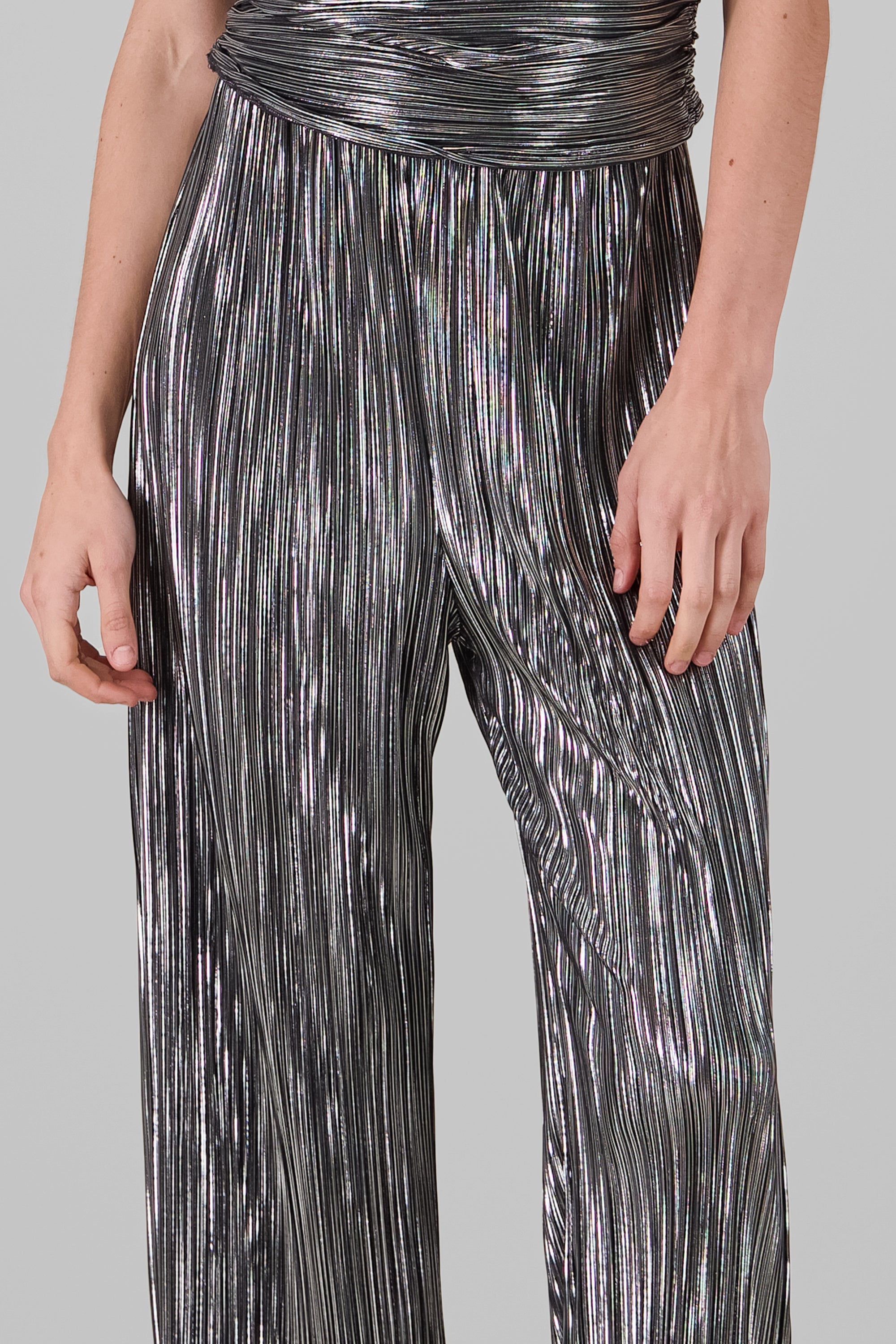 Pantalon amplio plisado metalico PLATA