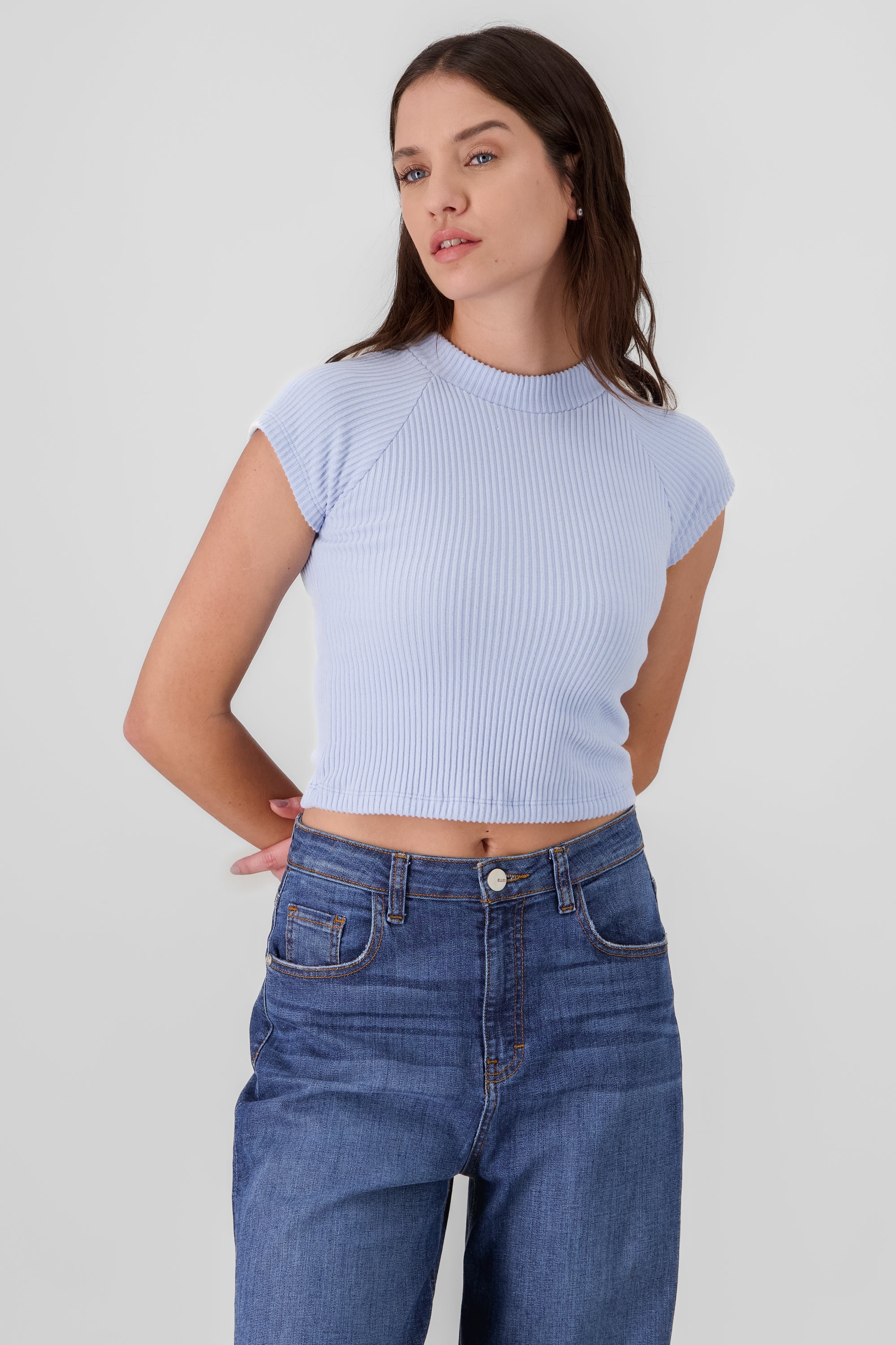 Top crop manga corta tacto suave AZUL CIELO