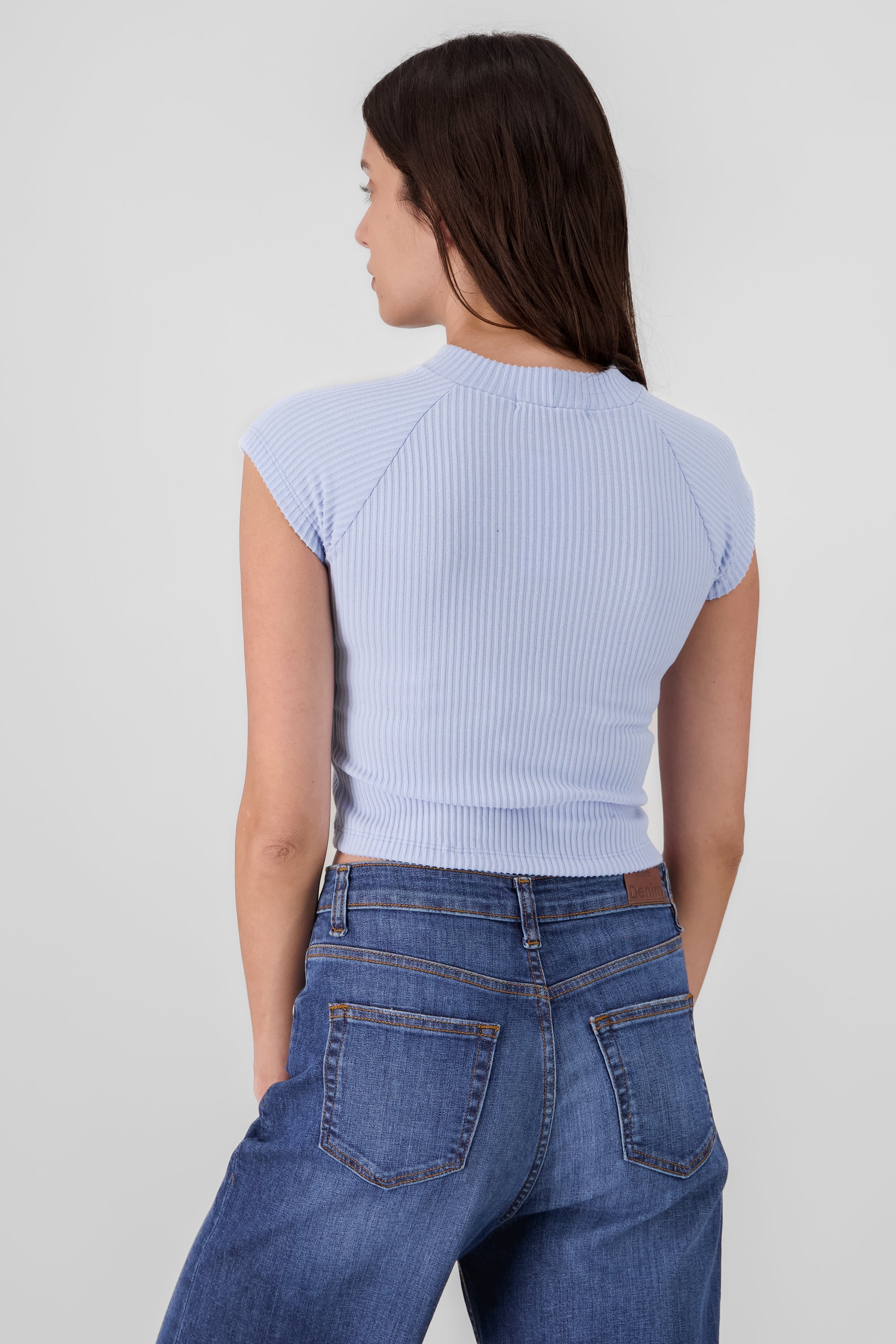 Top crop manga corta tacto suave AZUL CIELO