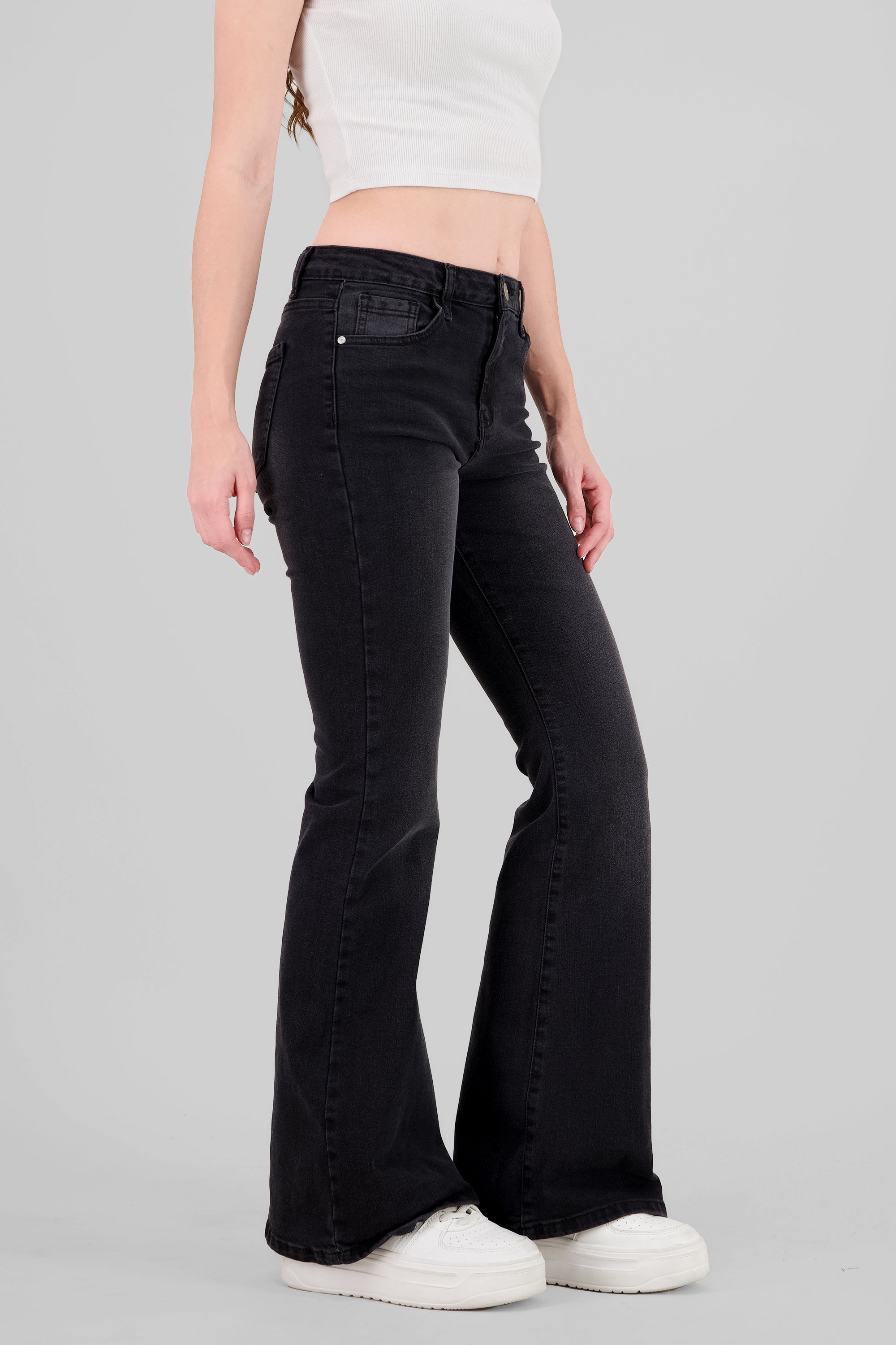 Jeans flare deslavado NEGRO