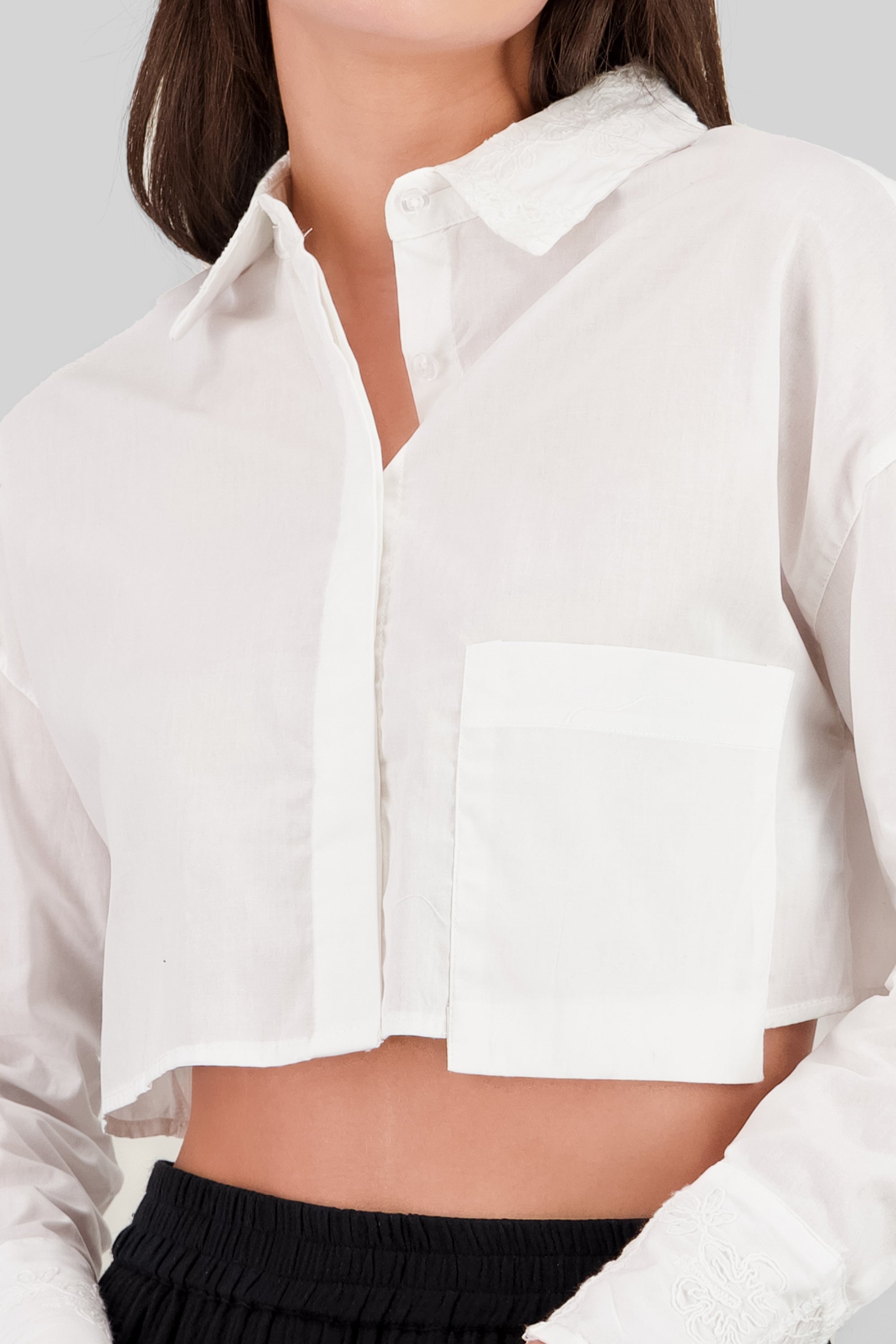 Camisa corta con detalle bordado BLANCO