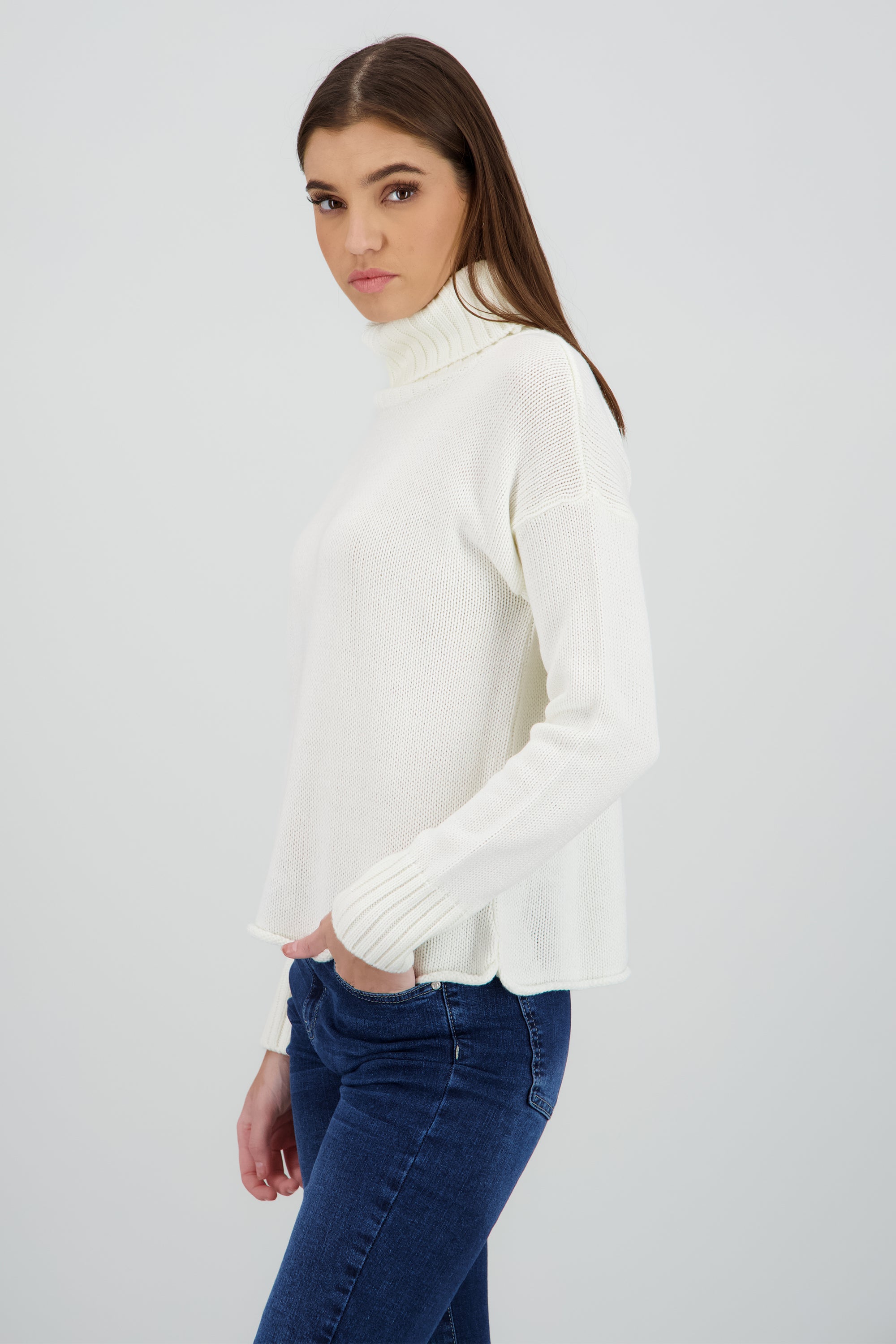 Sueter tejido cuello alto HUESO