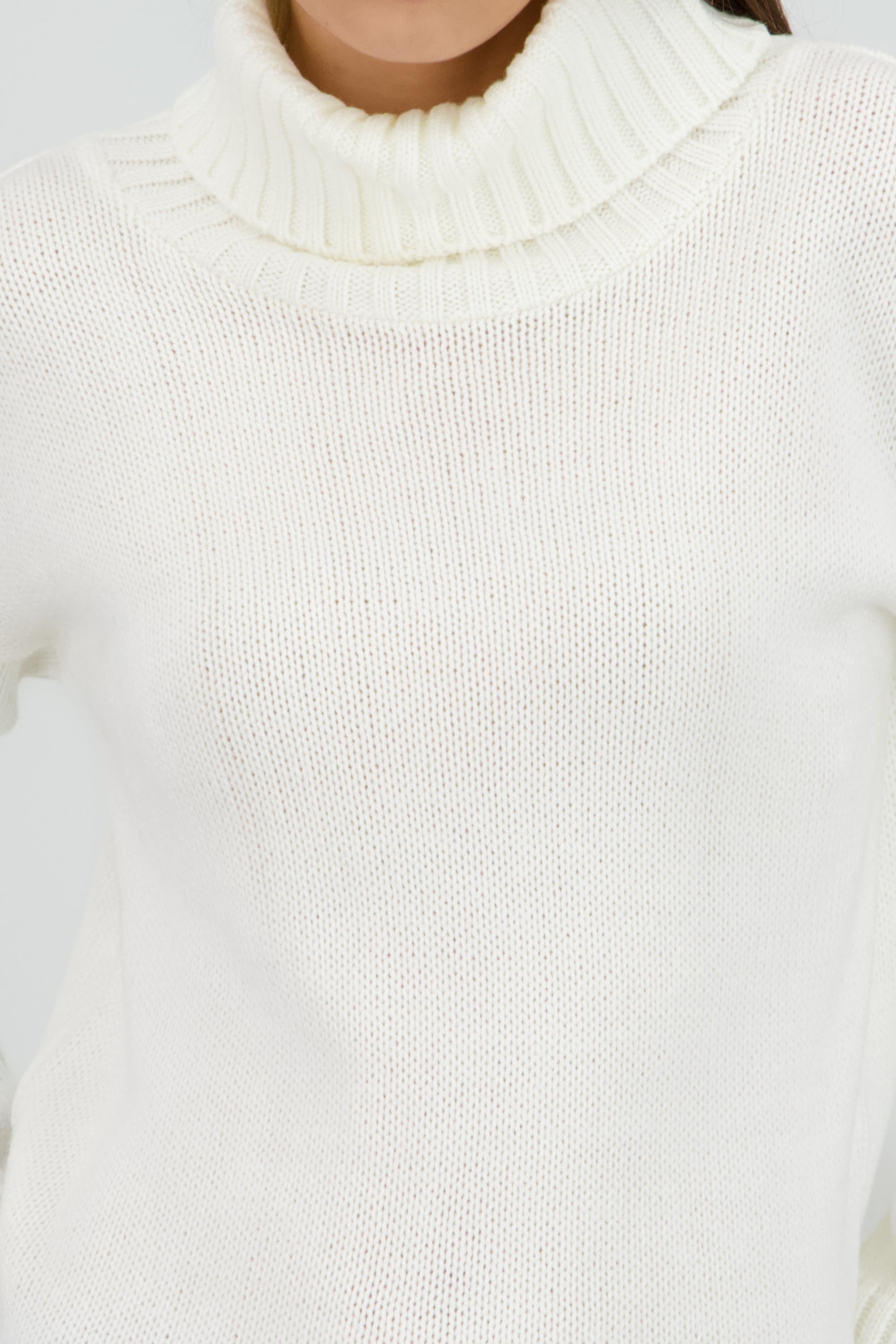 Sueter tejido cuello alto HUESO