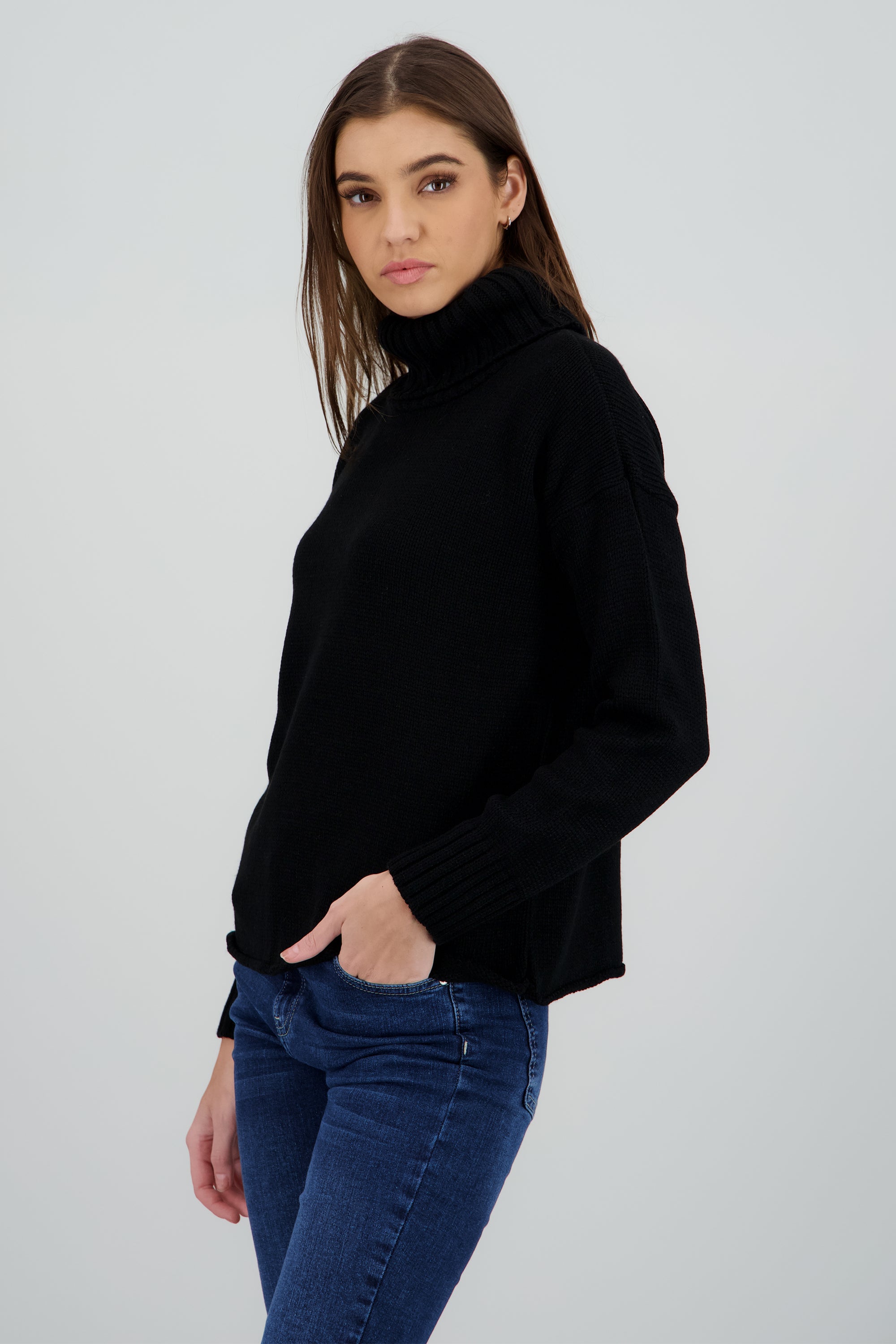 Sueter tejido cuello alto NEGRO