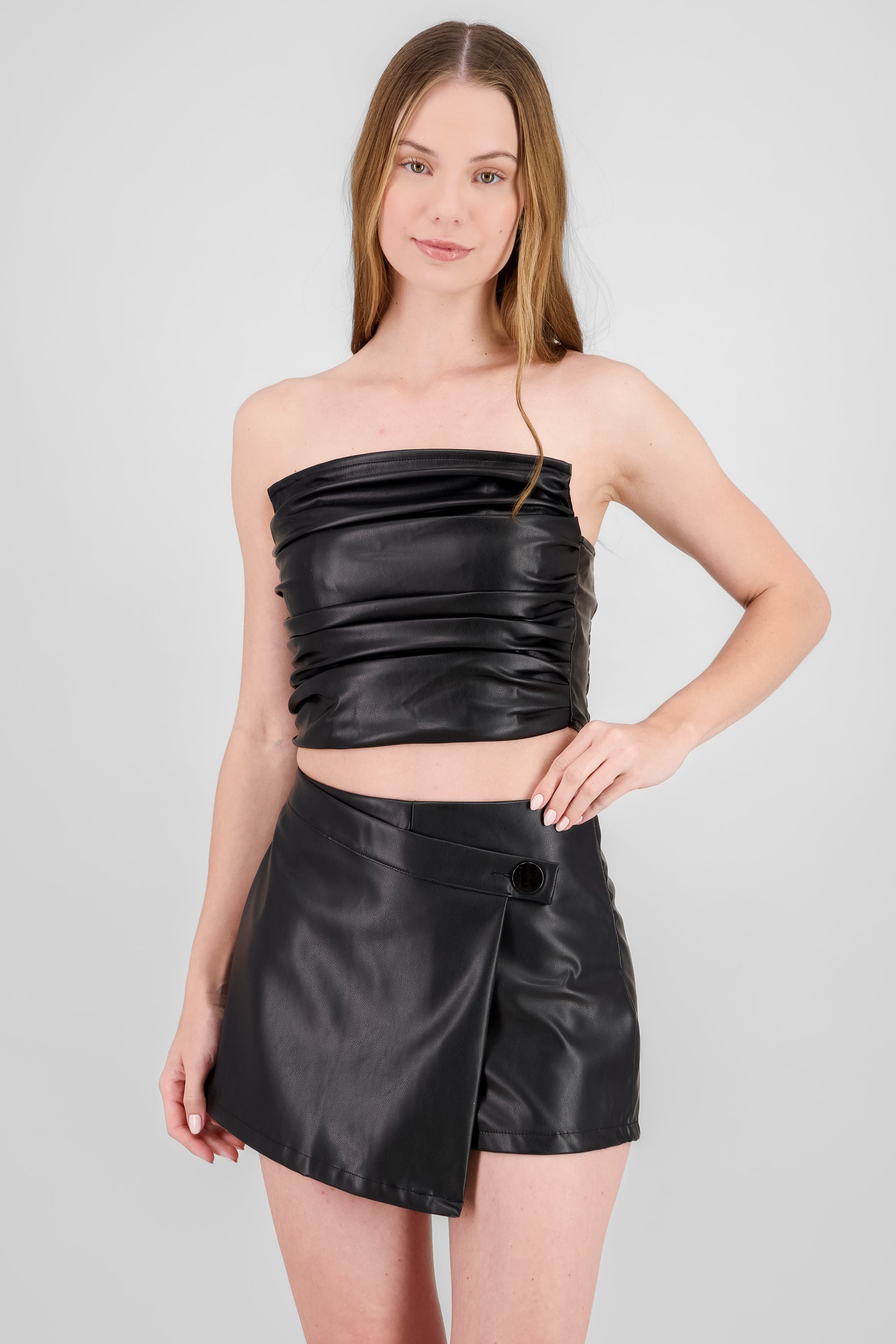 Top strapless de pu con frunces NEGRO