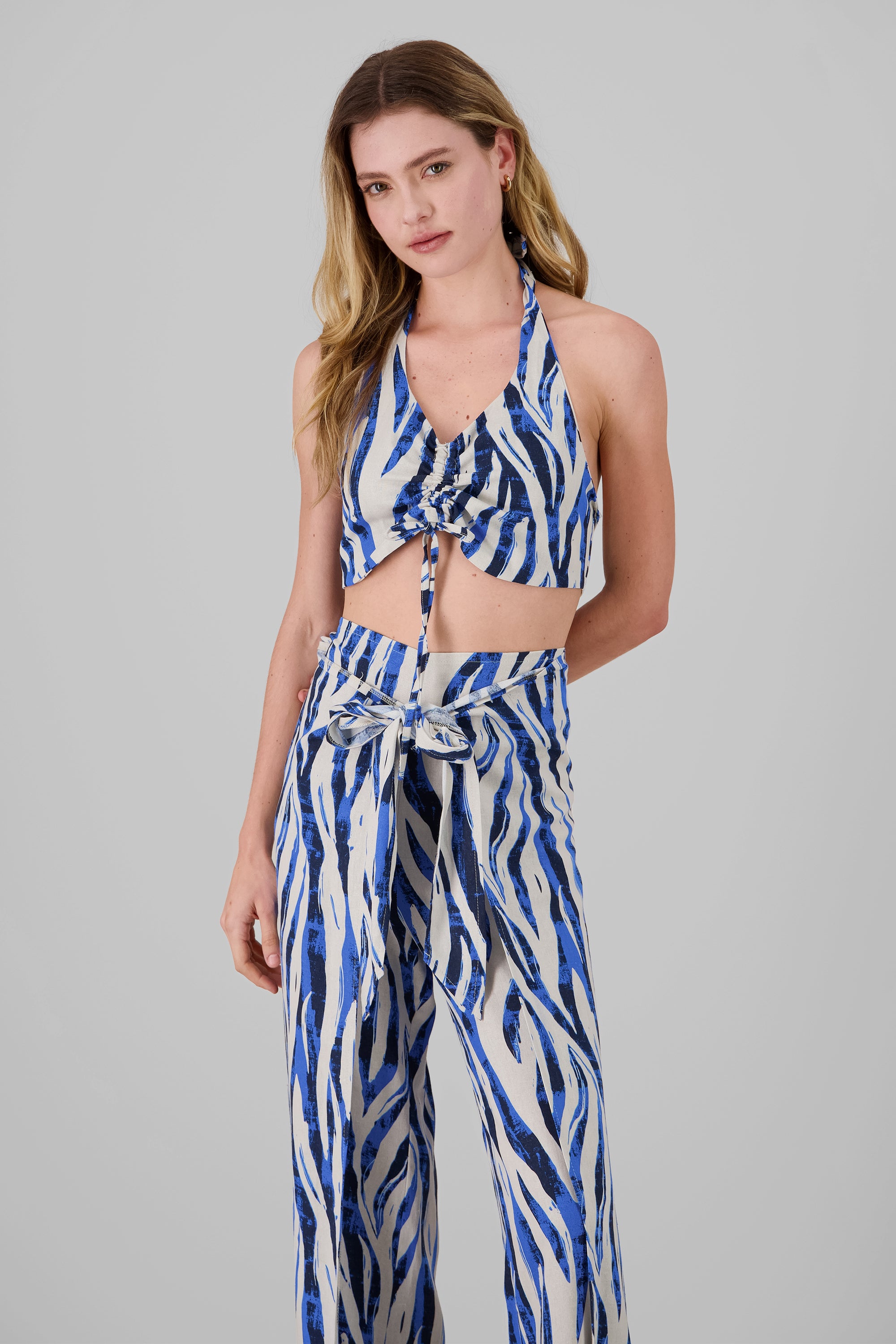 Top halter nudo amarre espalda AZUL COMBO