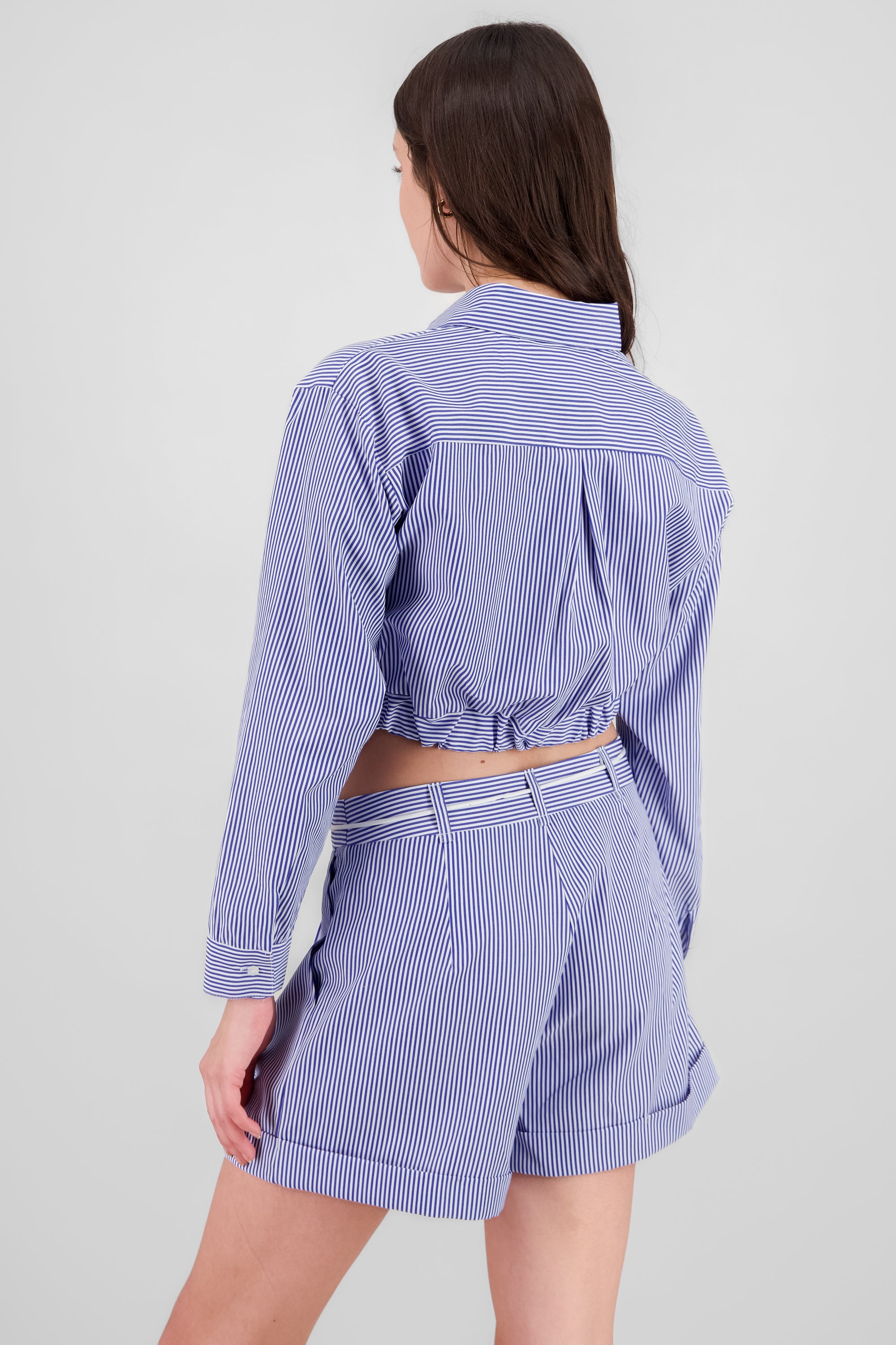 Camisa crop detalle resorte AZUL COMBO