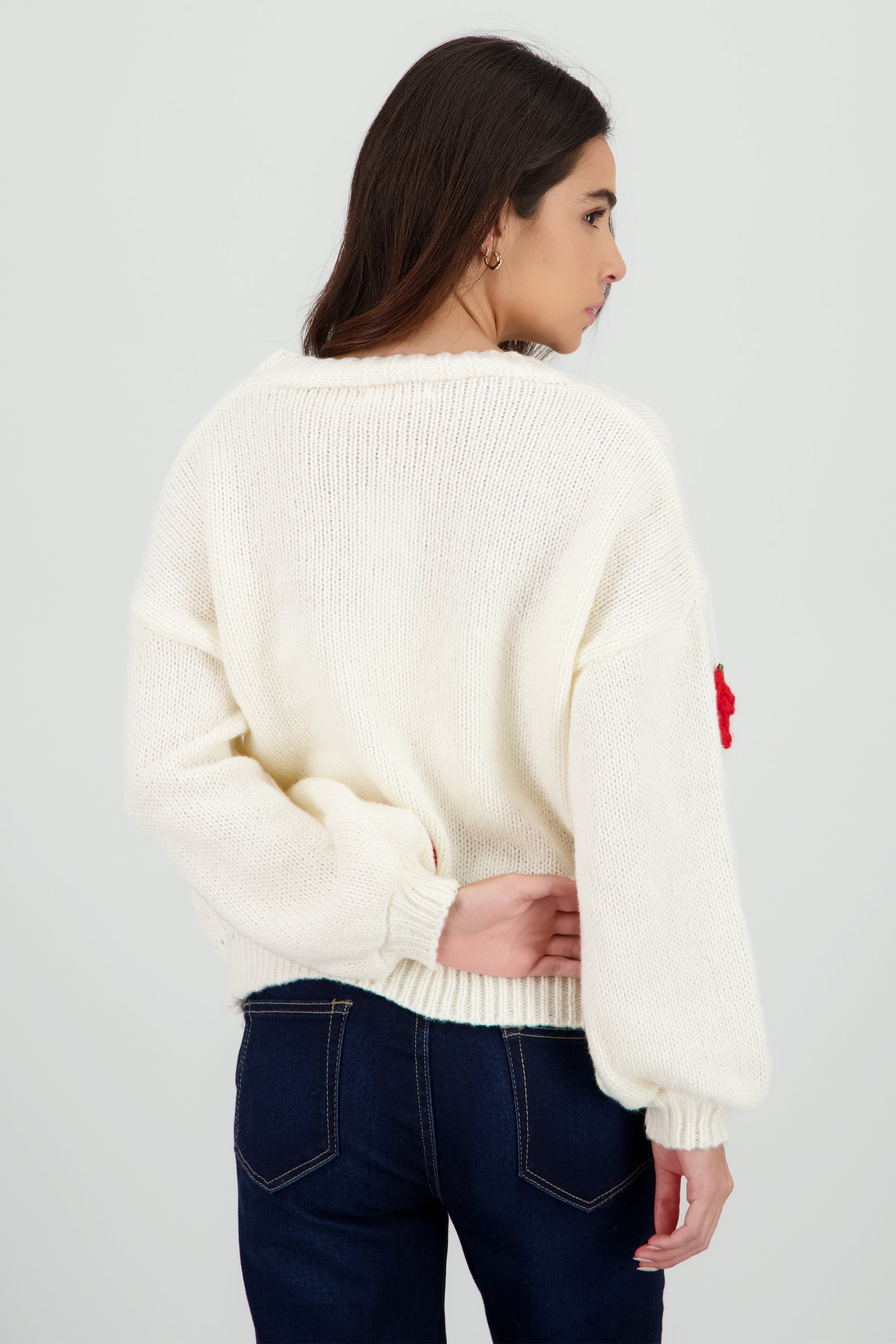 Sueter tejido con fresas 3D BLANCO