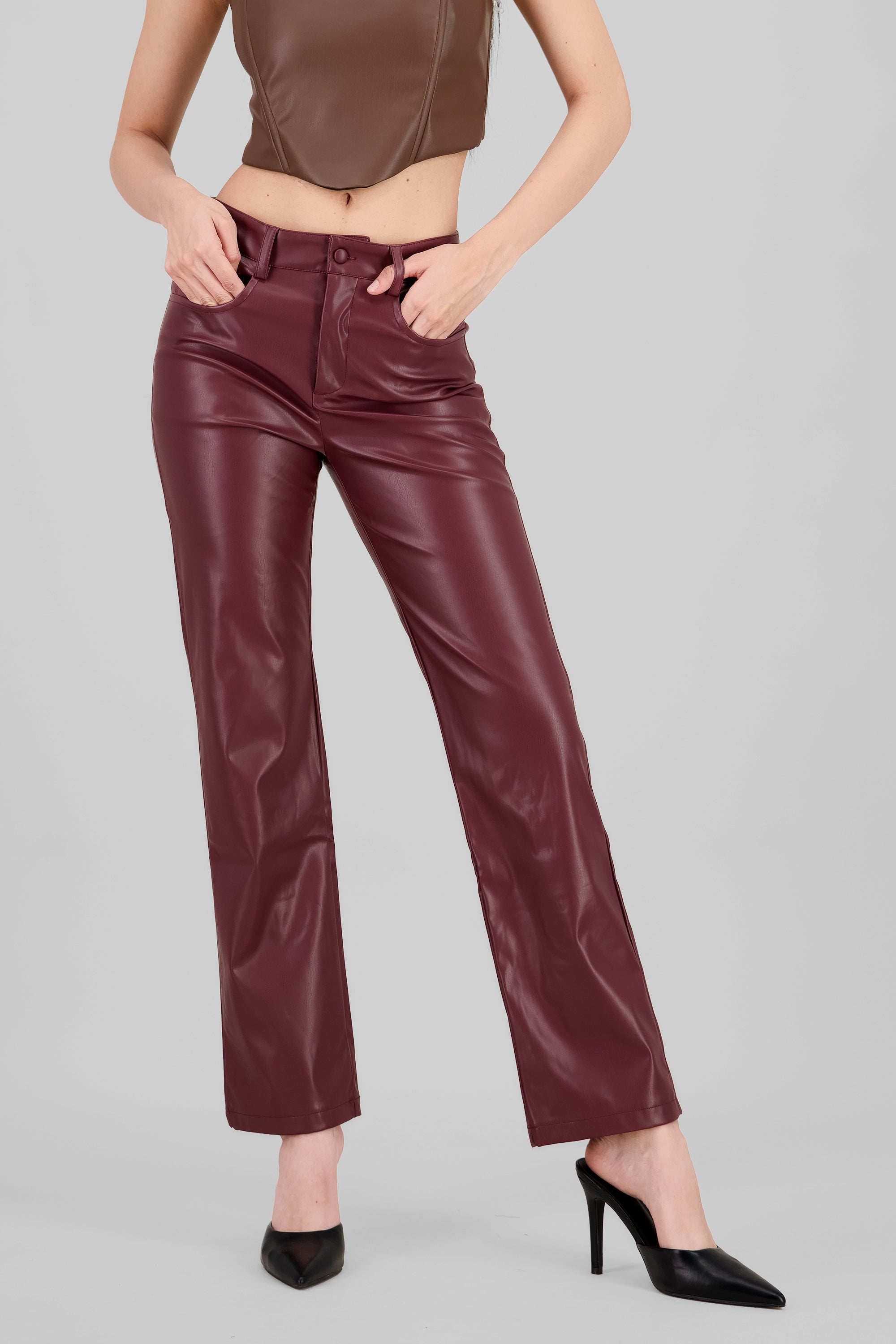 Pantalon straight efecto piel CIRUELA