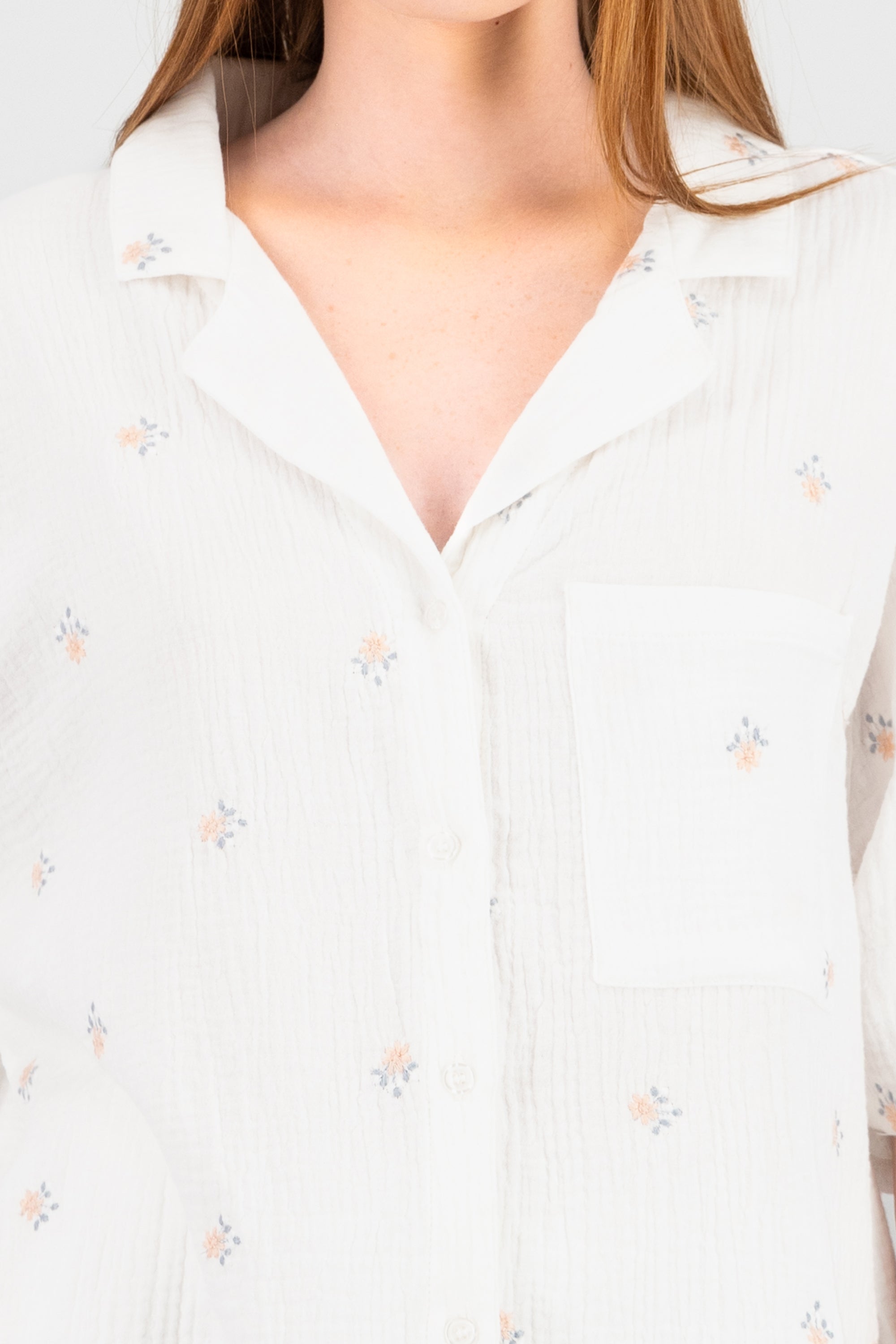 Camisa manga corta con flores bordadas BLANCO