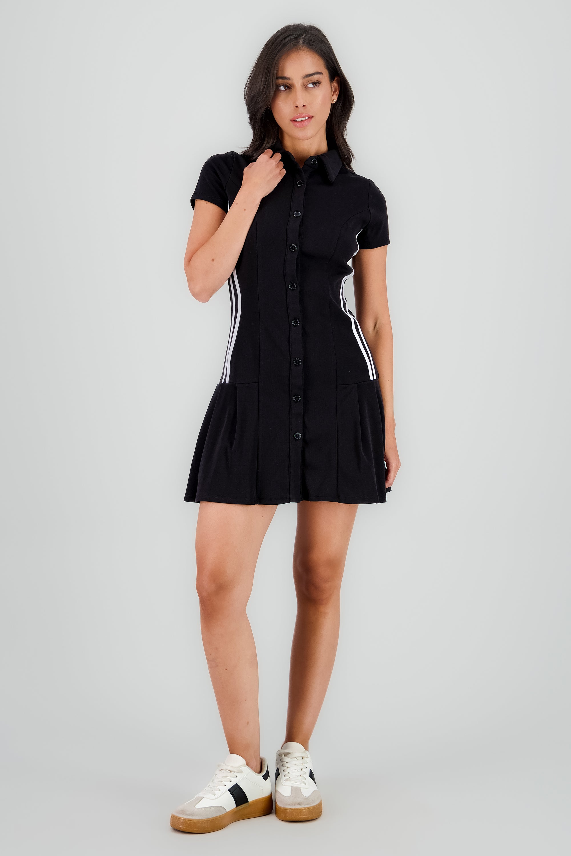 Vestido mini falda tableada cuello polo NEGRO COMBO