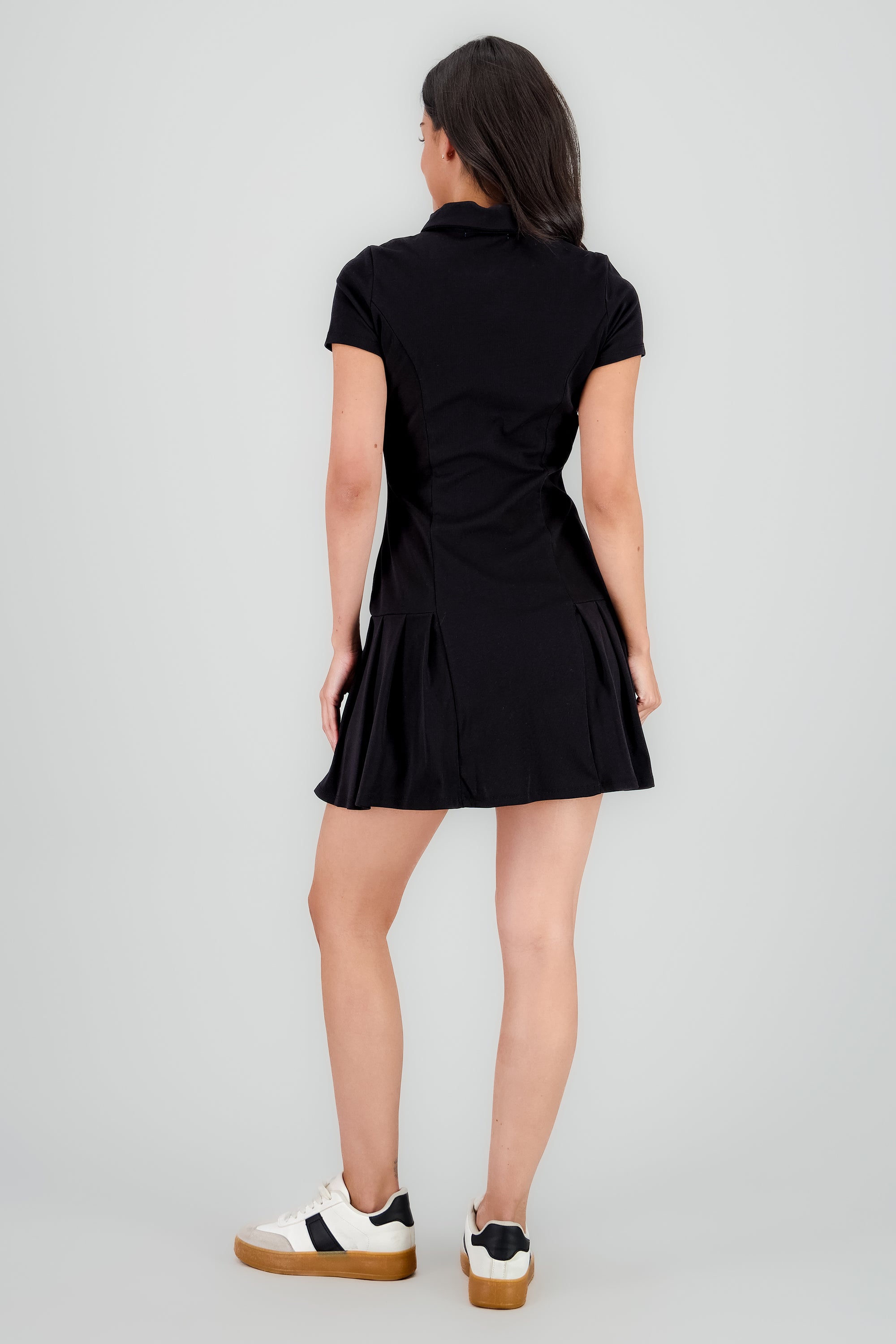 Vestido mini falda tableada cuello polo NEGRO COMBO