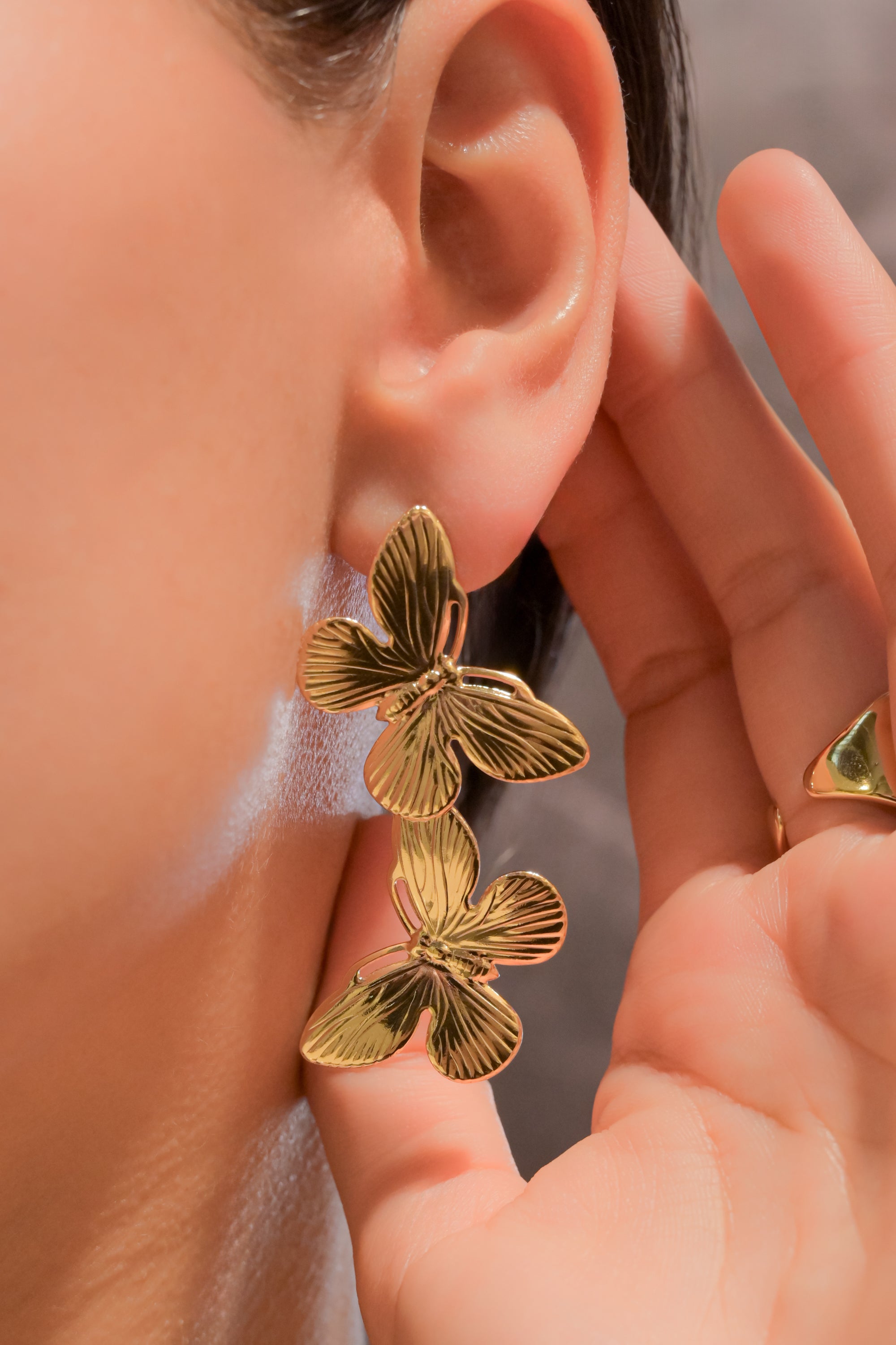 Aretes doble mariposas ORO