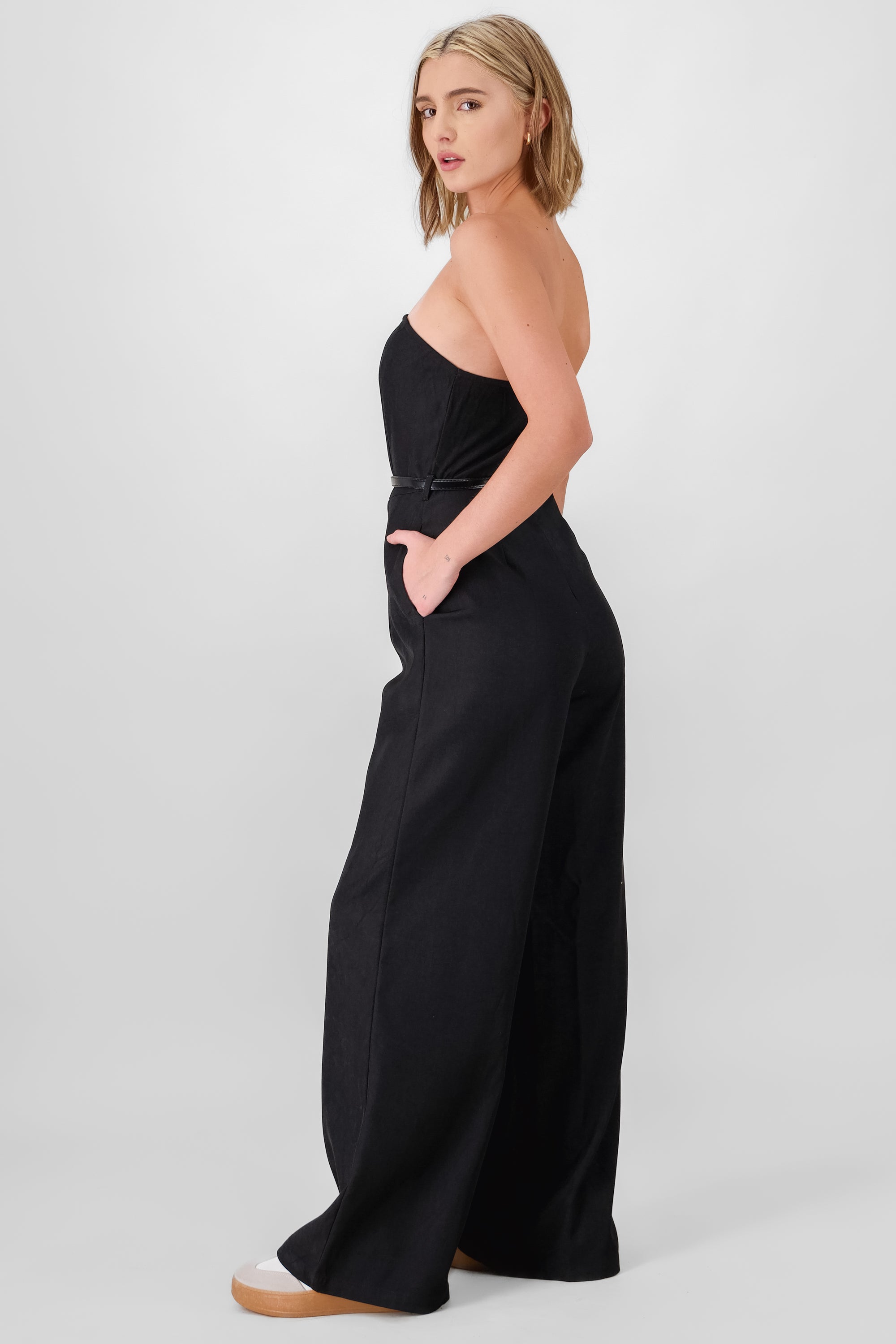 Jumpsuit liso con cinturon NEGRO