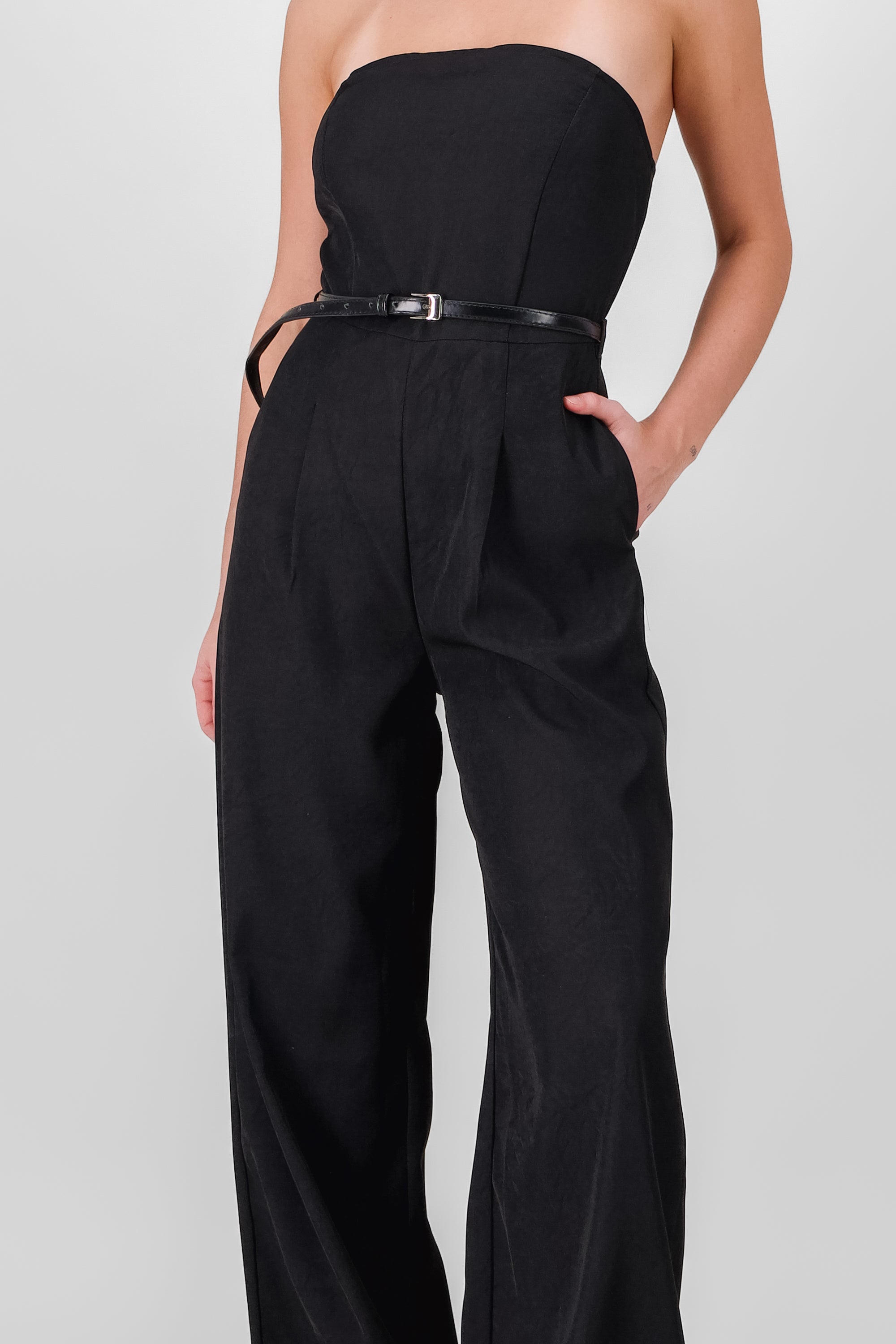 Jumpsuit liso con cinturon NEGRO