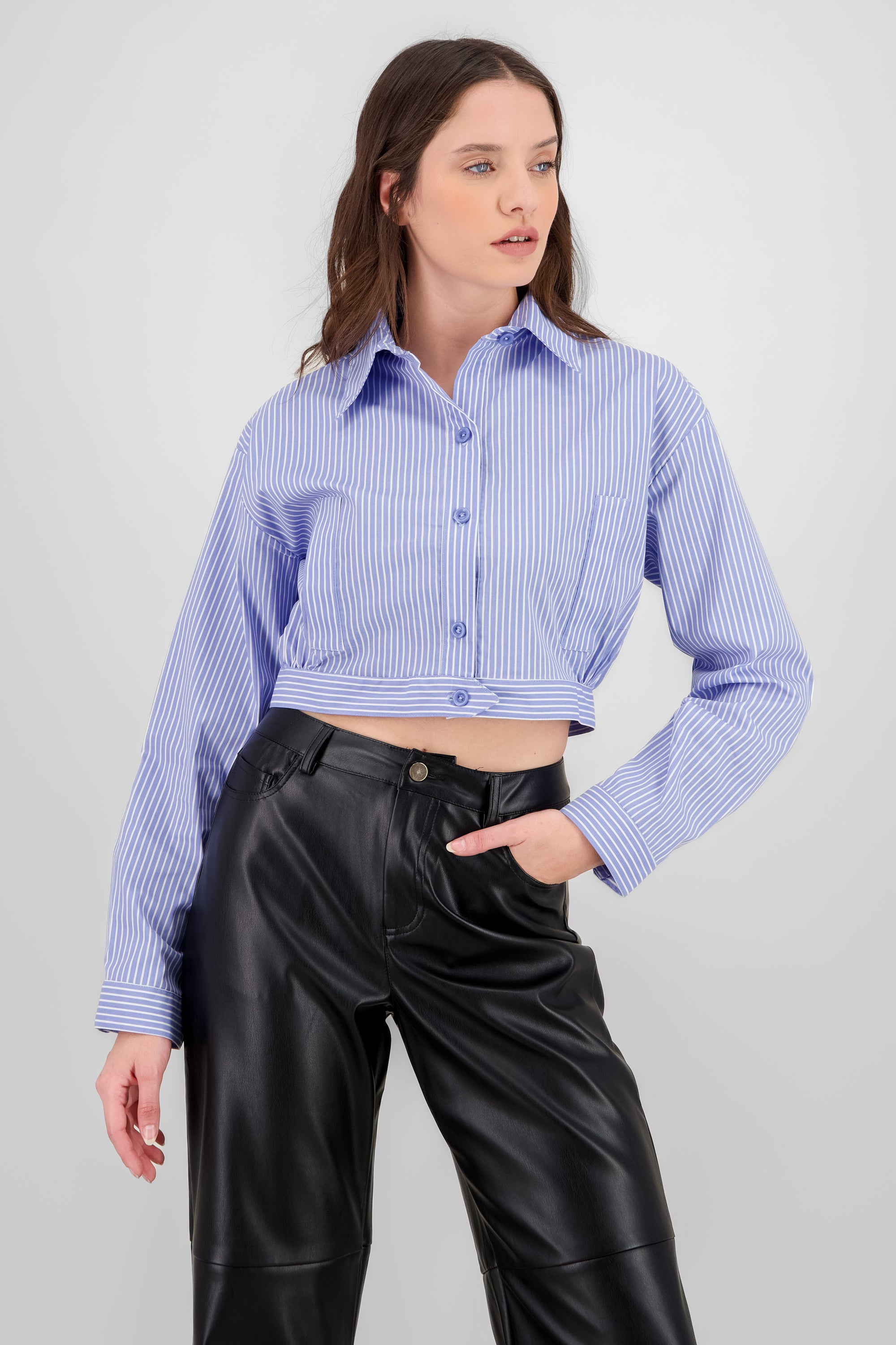 Camisa crop rayas detalle bolsas AZUL COMBO