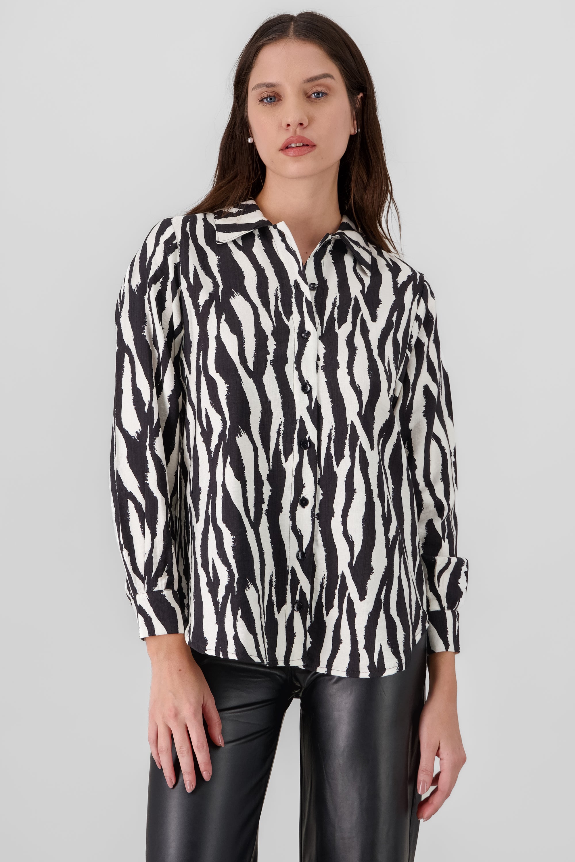 Camisa oversized animal print NEGRO COMBO