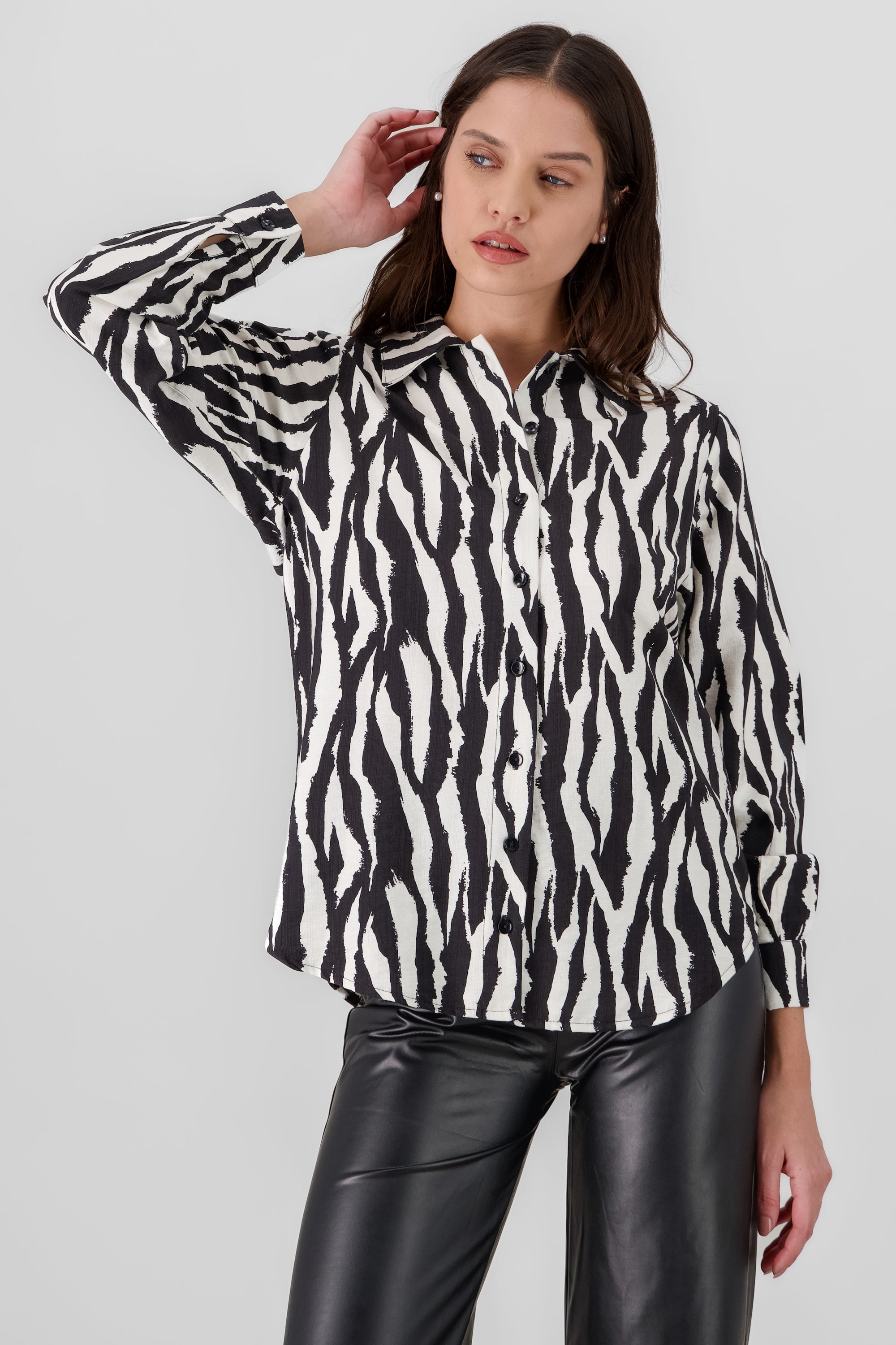 Camisa oversized animal print NEGRO COMBO