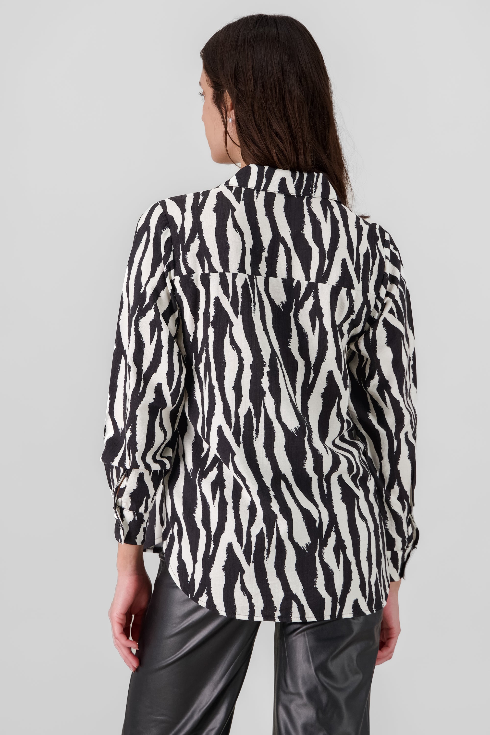 Camisa oversized animal print NEGRO COMBO