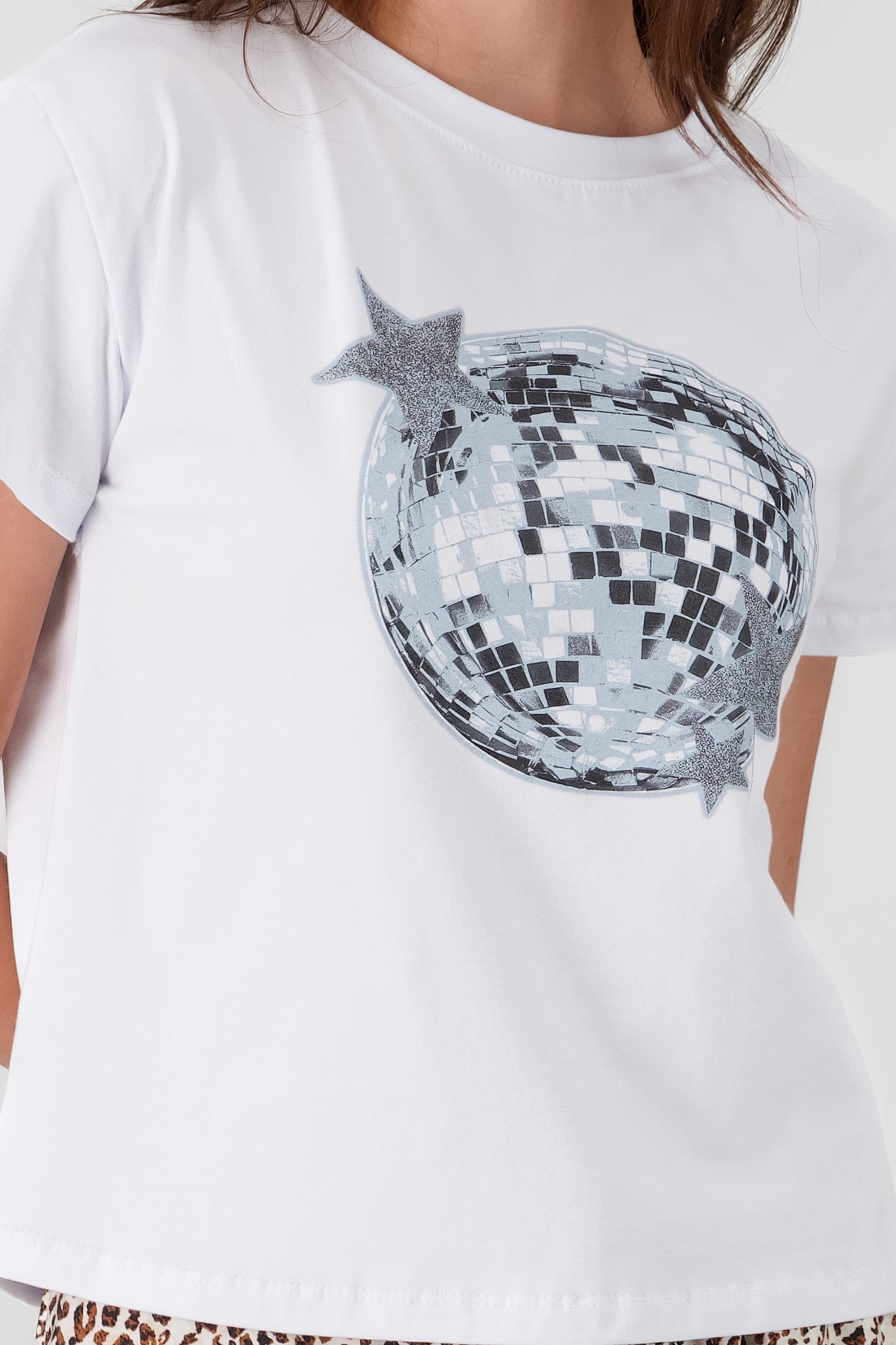 Playera manga corta estampado bola disco BLANCO