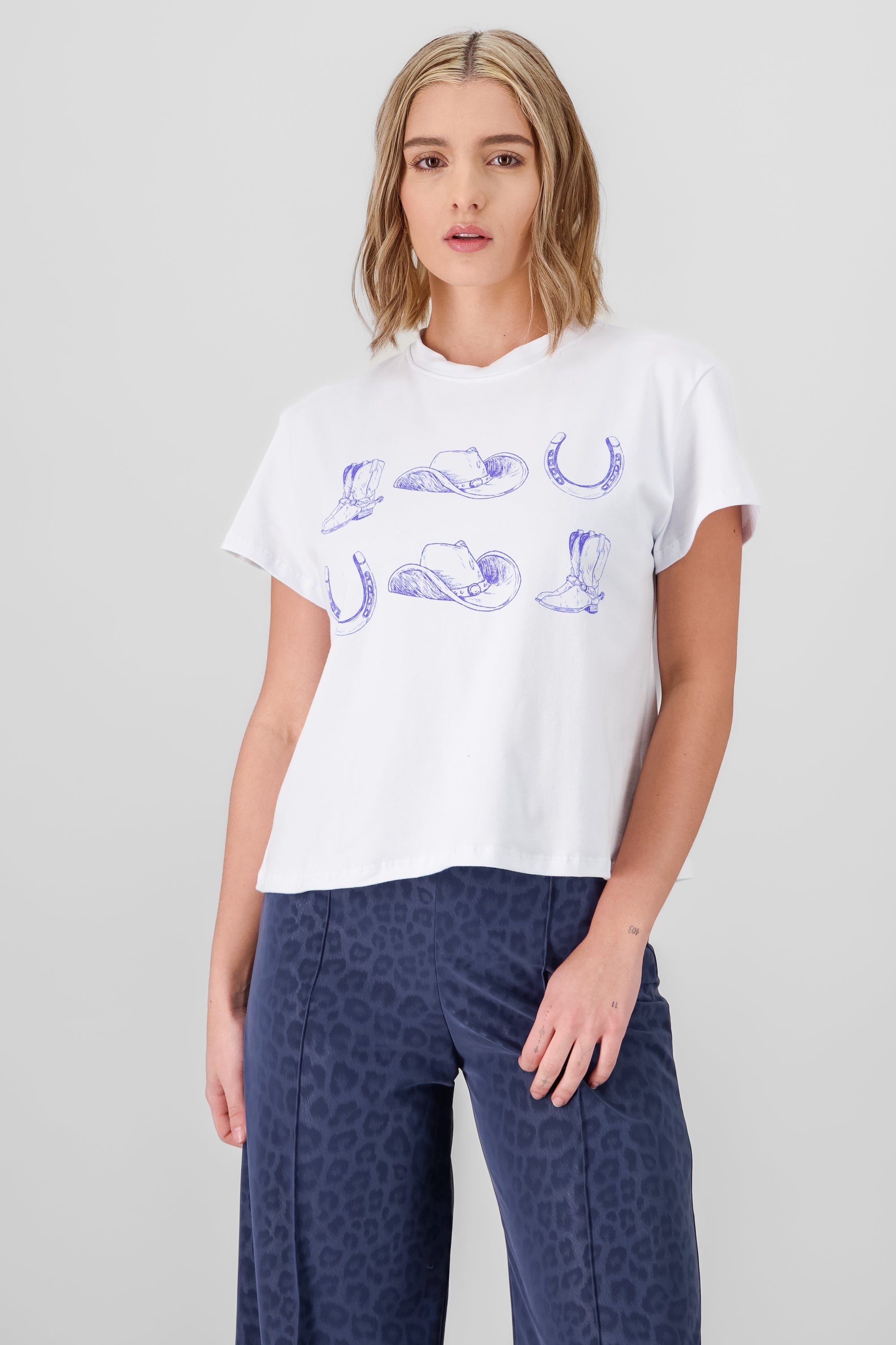 Playera manga corta estampado graficos vaqueros BLANCO