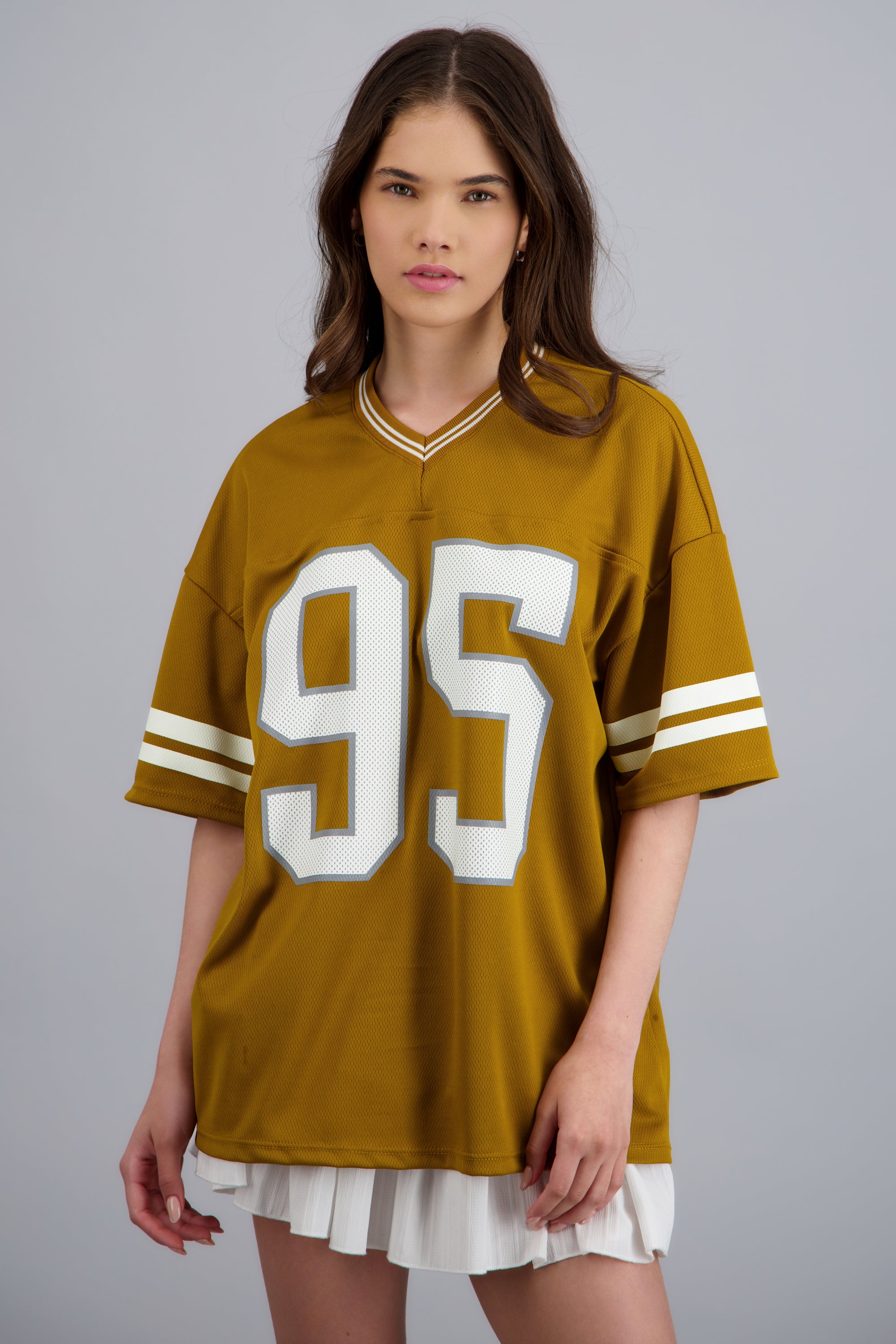 Playera deportiva estampado numeros MOSTAZA