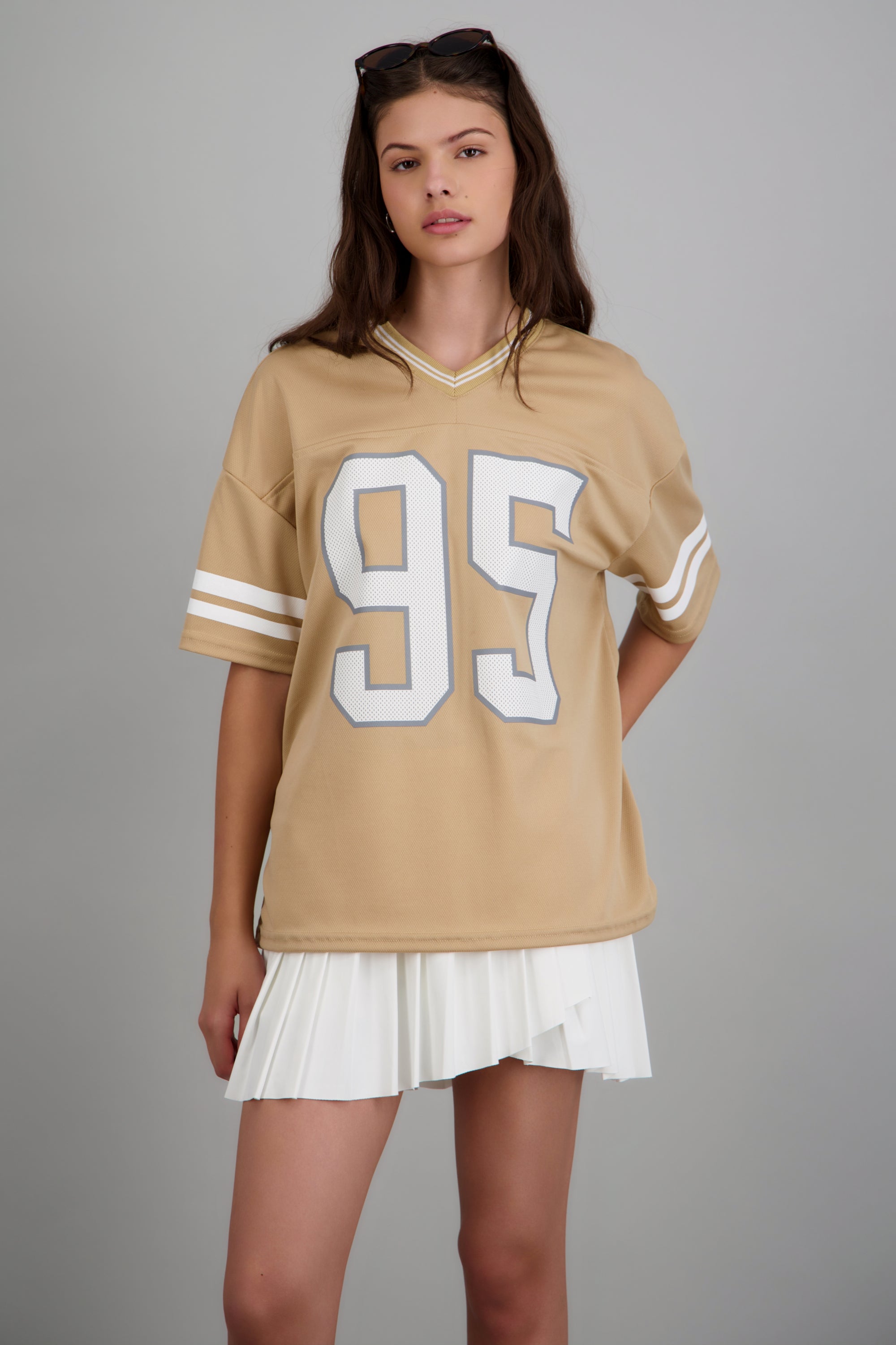 Playera deportiva estampado numeros BEIGE