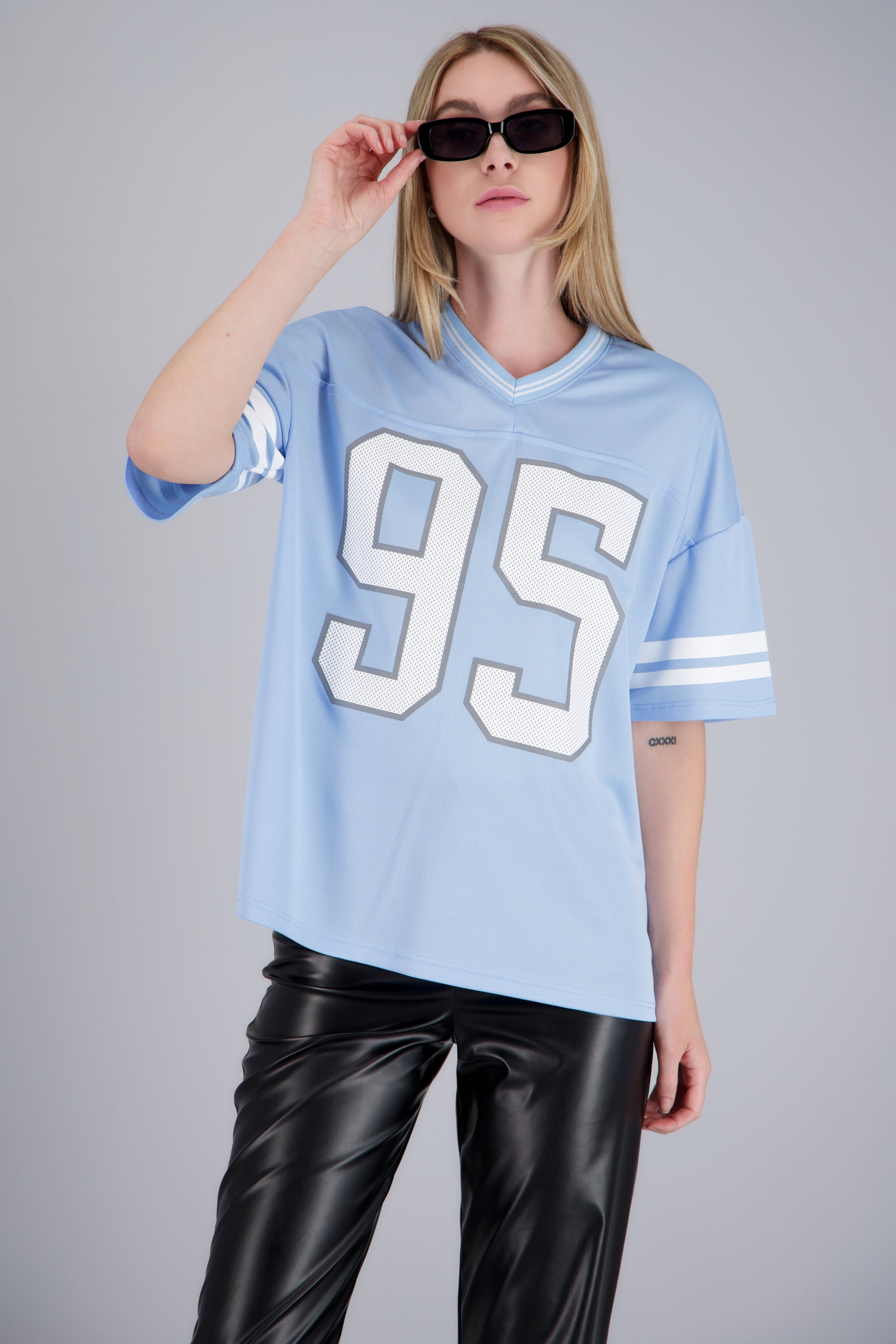 Playera deportiva estampado numeros AZUL PASTEL
