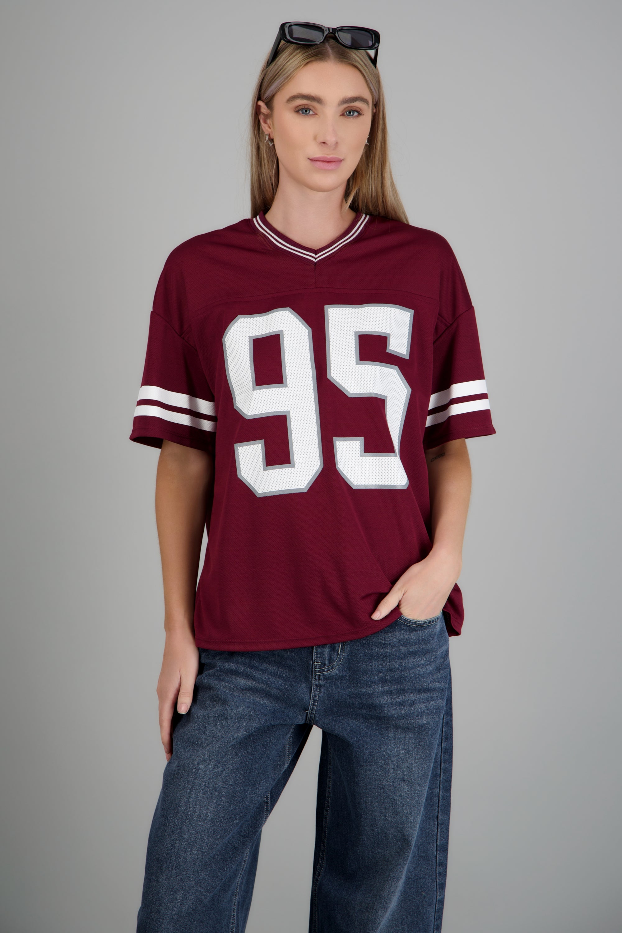 Playera deportiva estampado numeros CIRUELA