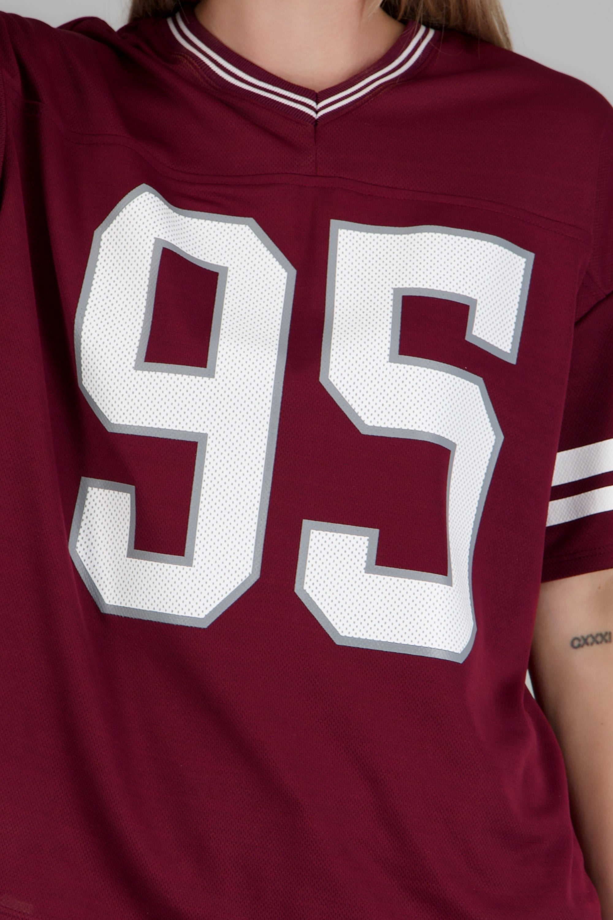 Playera deportiva estampado numeros CIRUELA