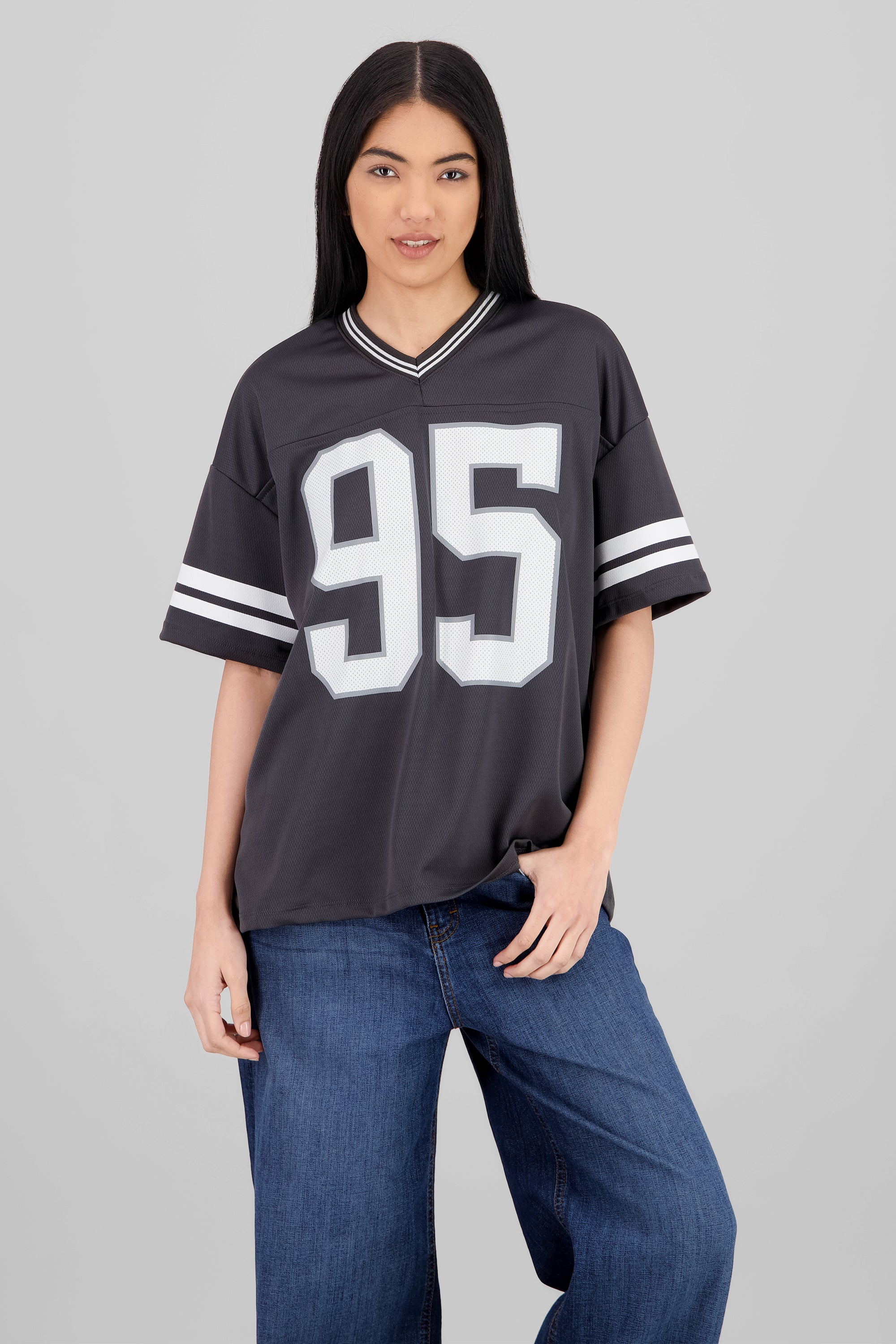 Playera deportiva estampado numeros GRIS OBSCURO