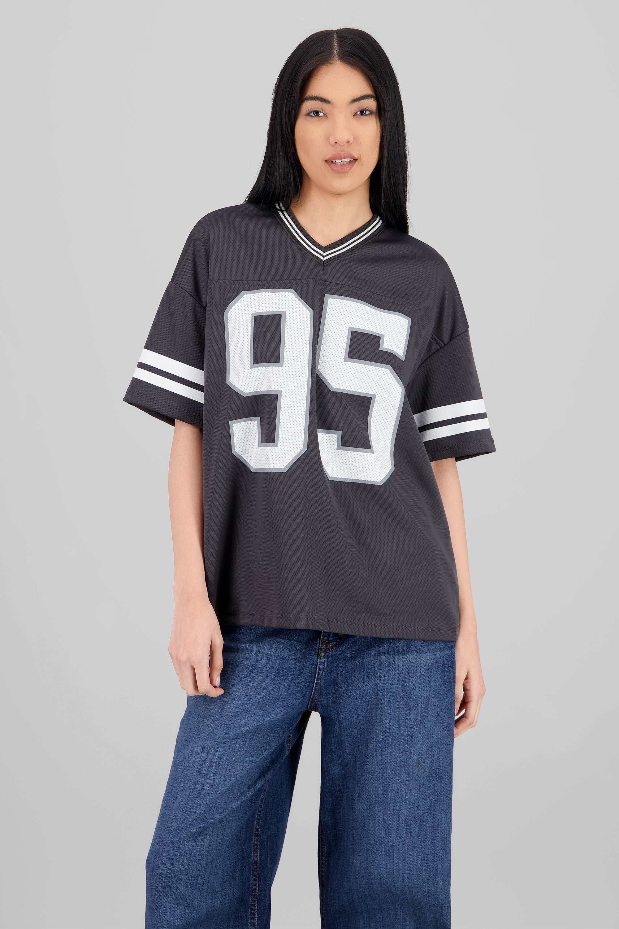 Playera deportiva estampado numeros GRIS OBSCURO