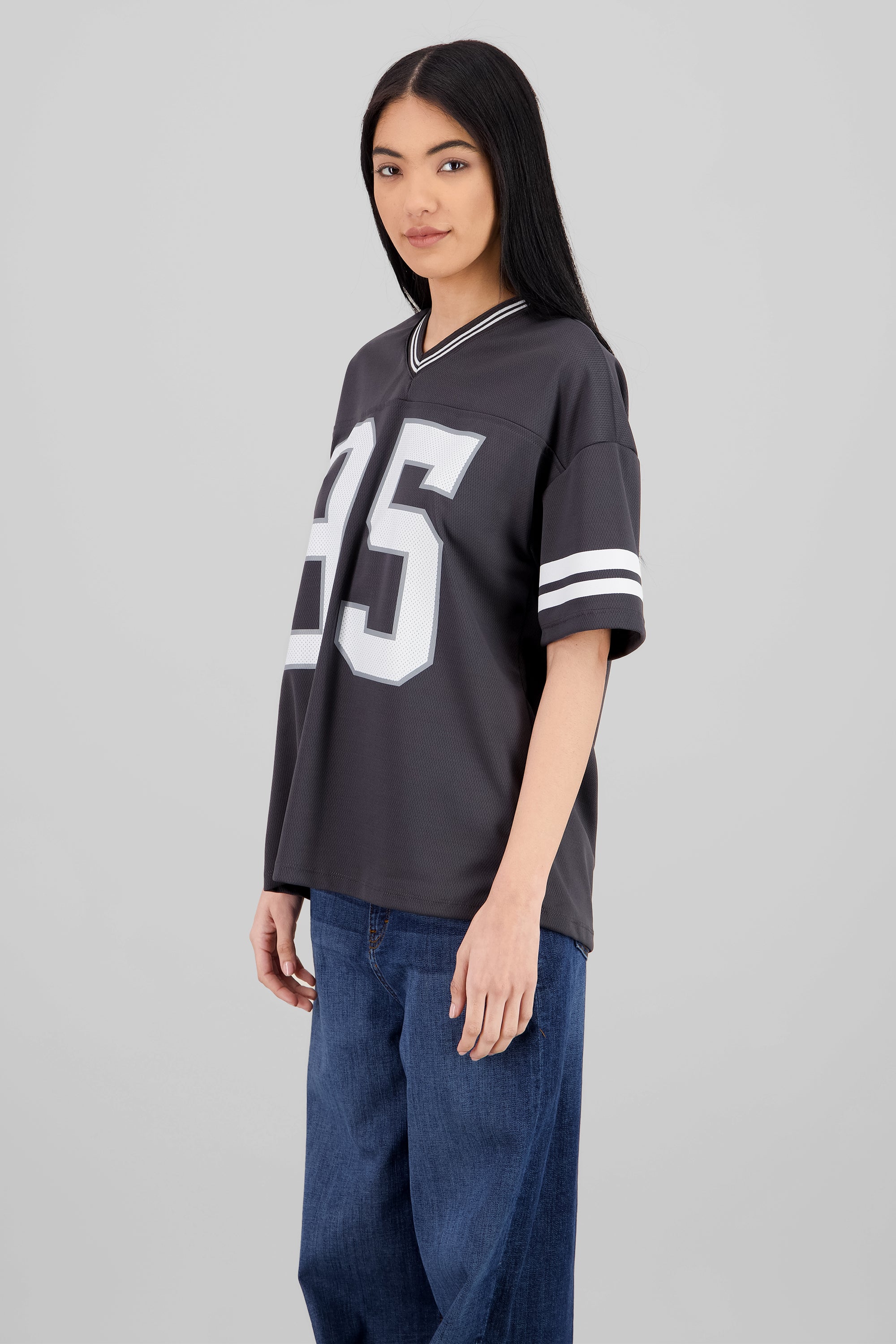 Playera deportiva estampado numeros GRIS OBSCURO