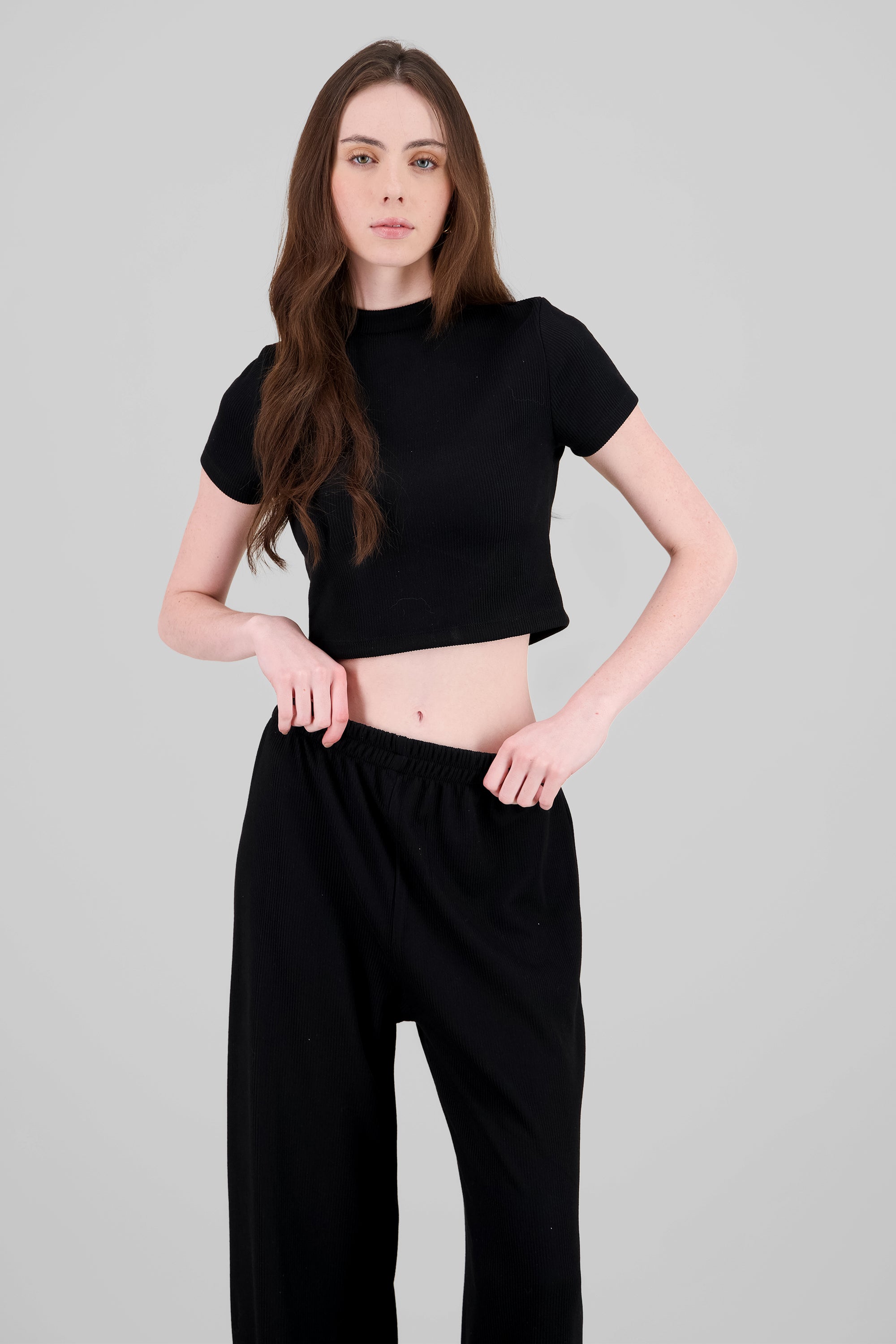 Top crop liso manga corta NEGRO