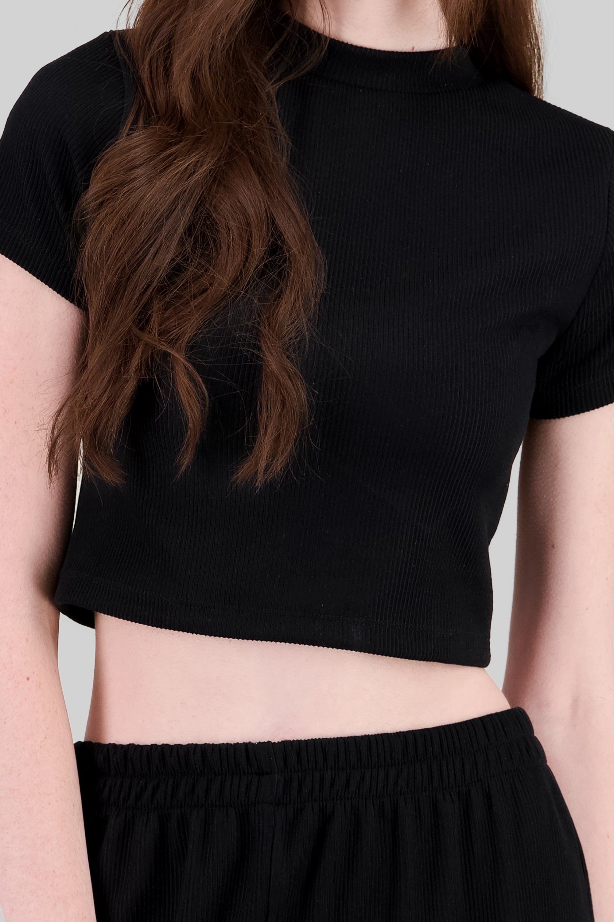 Top crop liso manga corta NEGRO